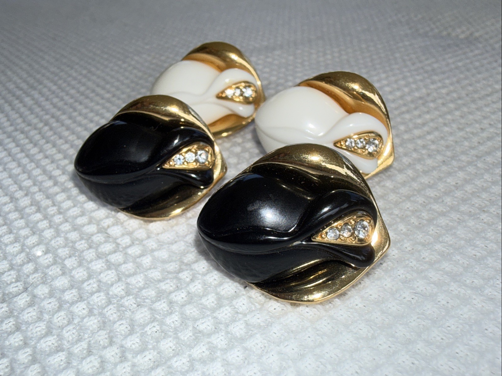 Vtg 80’s Kenneth J Lane Midnight Rose White & Black Goldtone Earrings Pierced