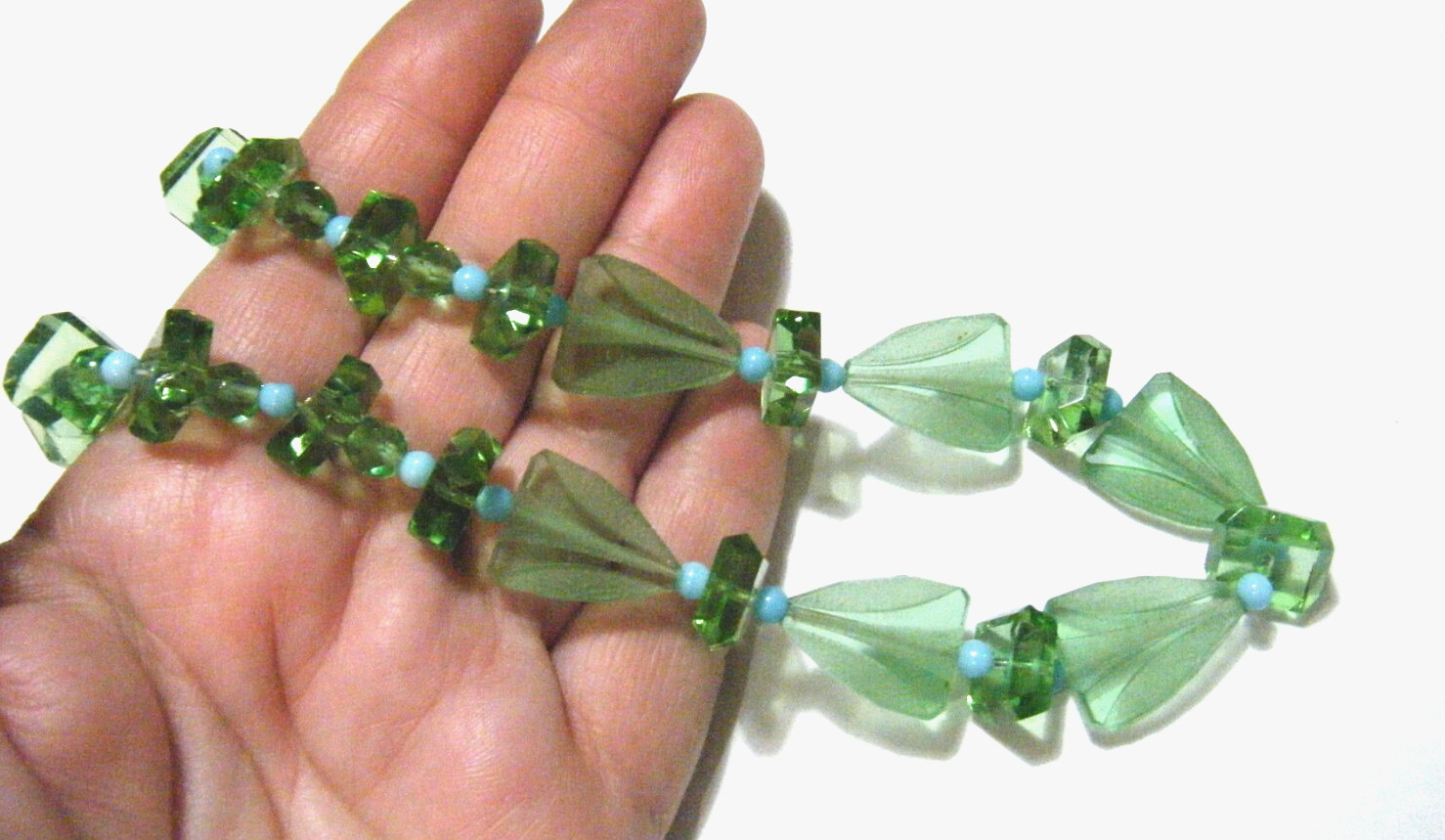 17″ Vintage Czech Green Glass Necklace Art Deco Frosted & Polished Faceted Beads