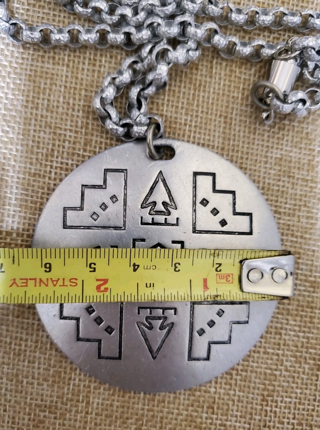 VINTAGE SOUTHWESTERN DESIGN ROUND 2 1/2″ PENDANT W/19″ CHAIN, ALUMINUM