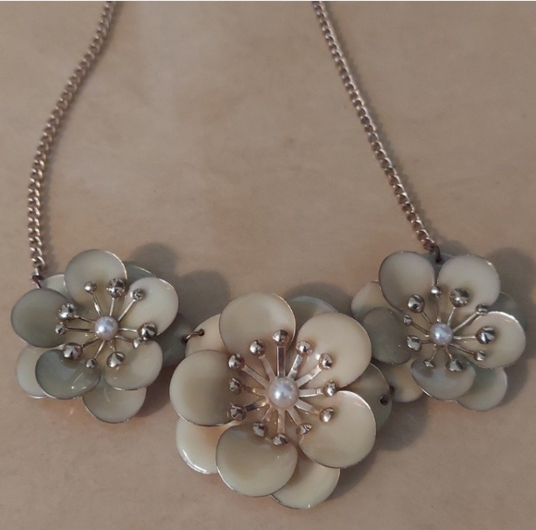 Y2k Enamel and Goldtone Triple Daisy Bib Necklace EXCELLENT!