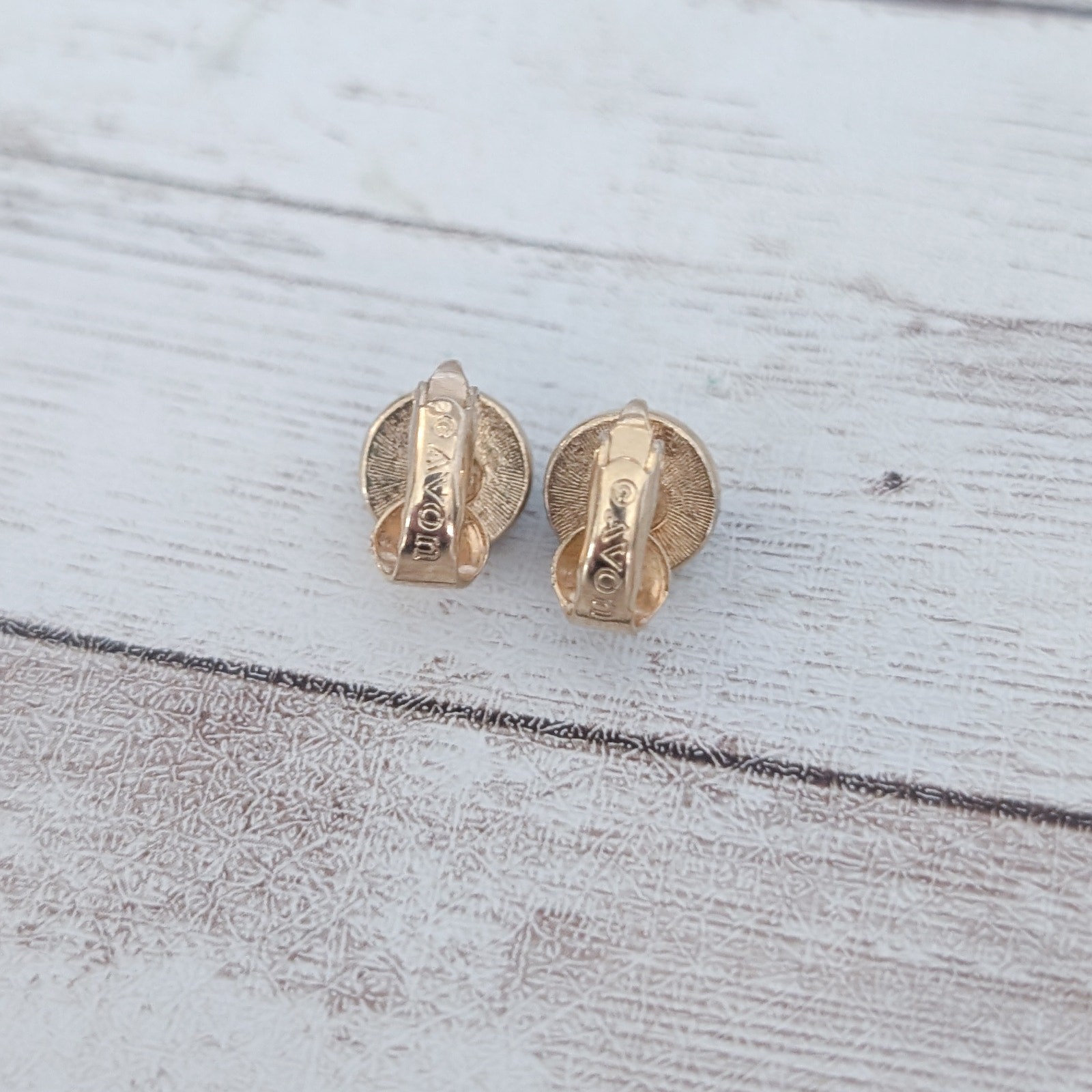 Vintage Avon Clip On Earrings 3/8″ Dark Green & Gold Tone – Loose Clip