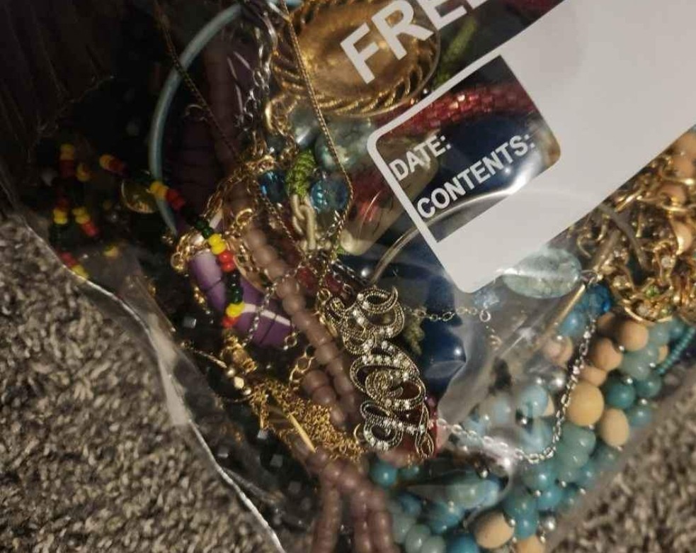 3 Pounds Jewelry Costume Vintage Mix LBS necklaces bracelets pins rings etc lbs