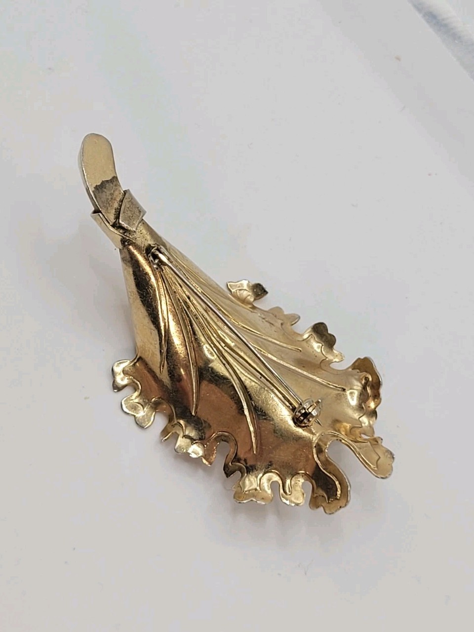 Vintage 3D Gold Plated Leaf Brooch Purple & White Rhinestone Seeds Lettuce Edge