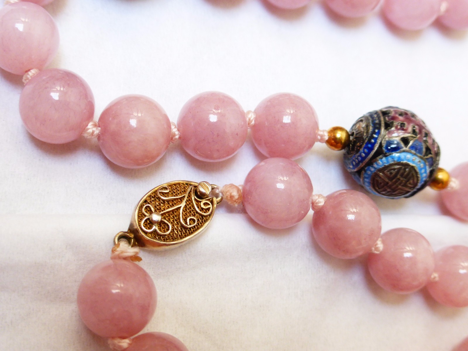 CHINESE VINTAGE ENAMEL LAVENDER QUARTZ BEAD NECKLACE, Silver Clasp