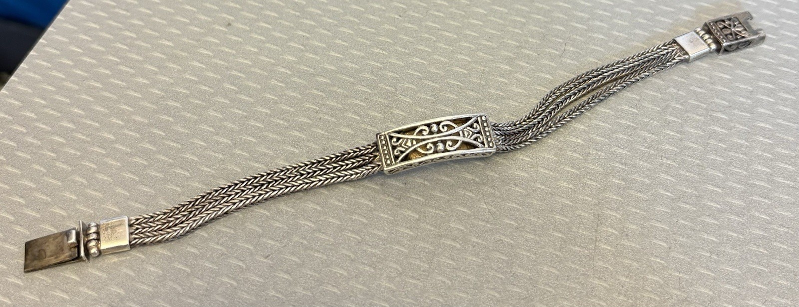 Vintage 925 Sterling Silver Bracelet Triple Wheat Chain Center Medallion 7.5″