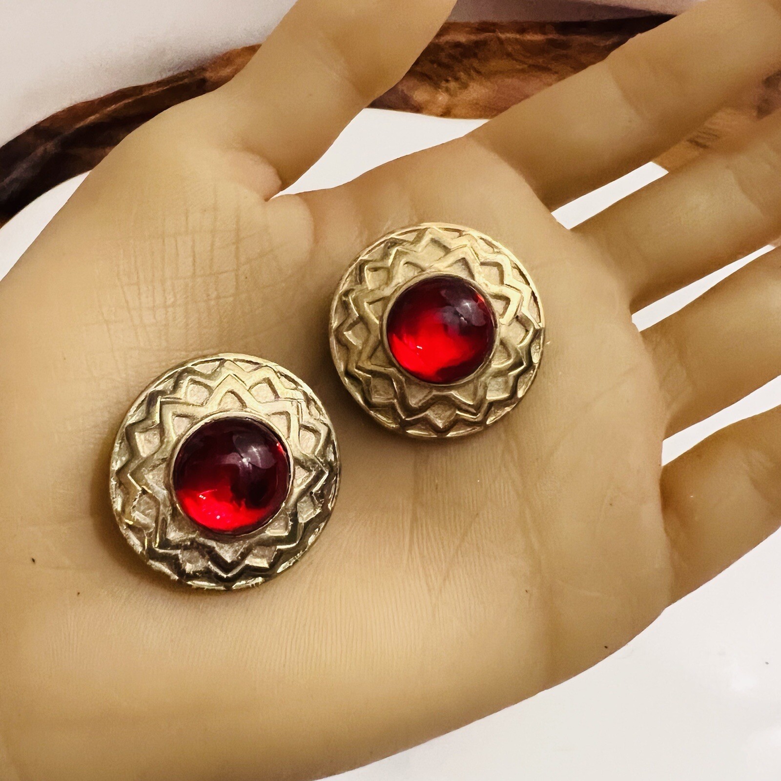 Vintage Galleria Gripoix Glass Earrings Cabochon Clip On Red Gold T Round 4620