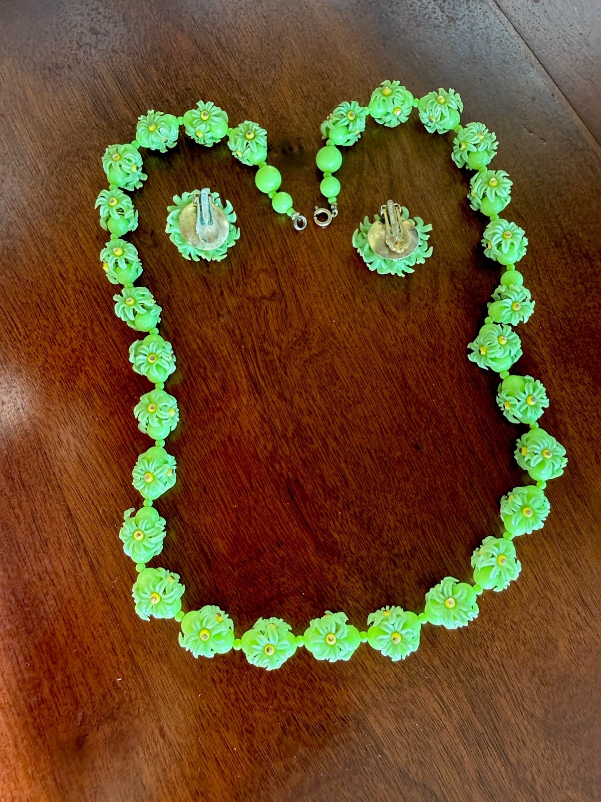 50’s 60’s Vtg Electric Apple Green Plastic Daisy Necklace Clip On Earrings Set