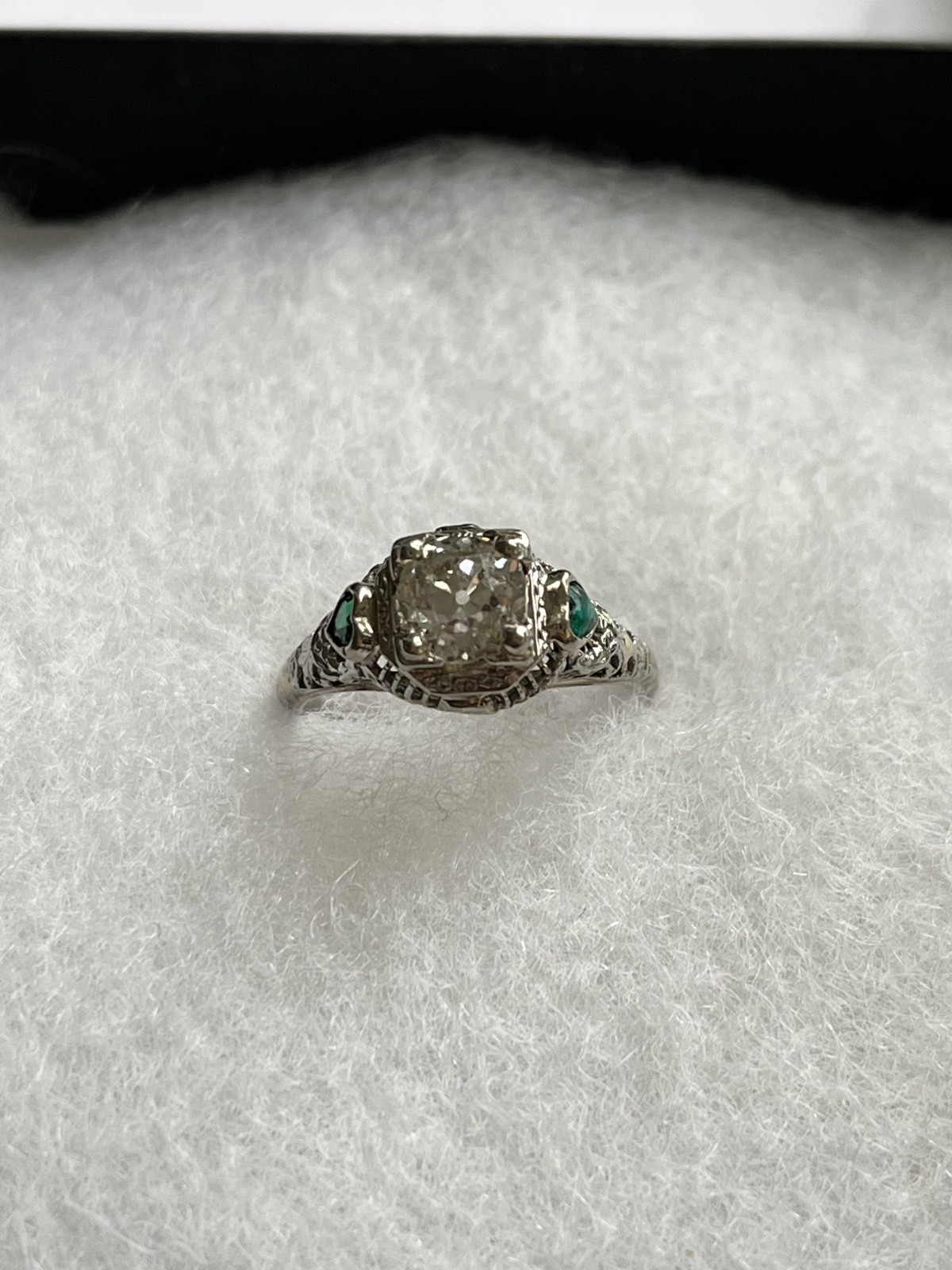 18kt Vintage Filigree Solitare Ring – size 8. Center round diamond (1.2ct).