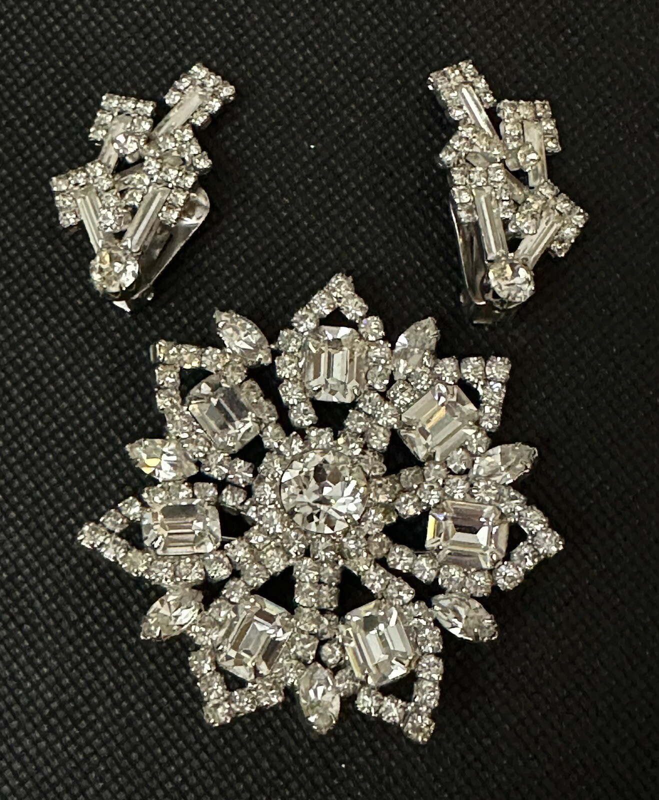 WEISS BROOCH & CLIP-ON EARRINGS SET Clear Rhinestone Emerald Cut And Round