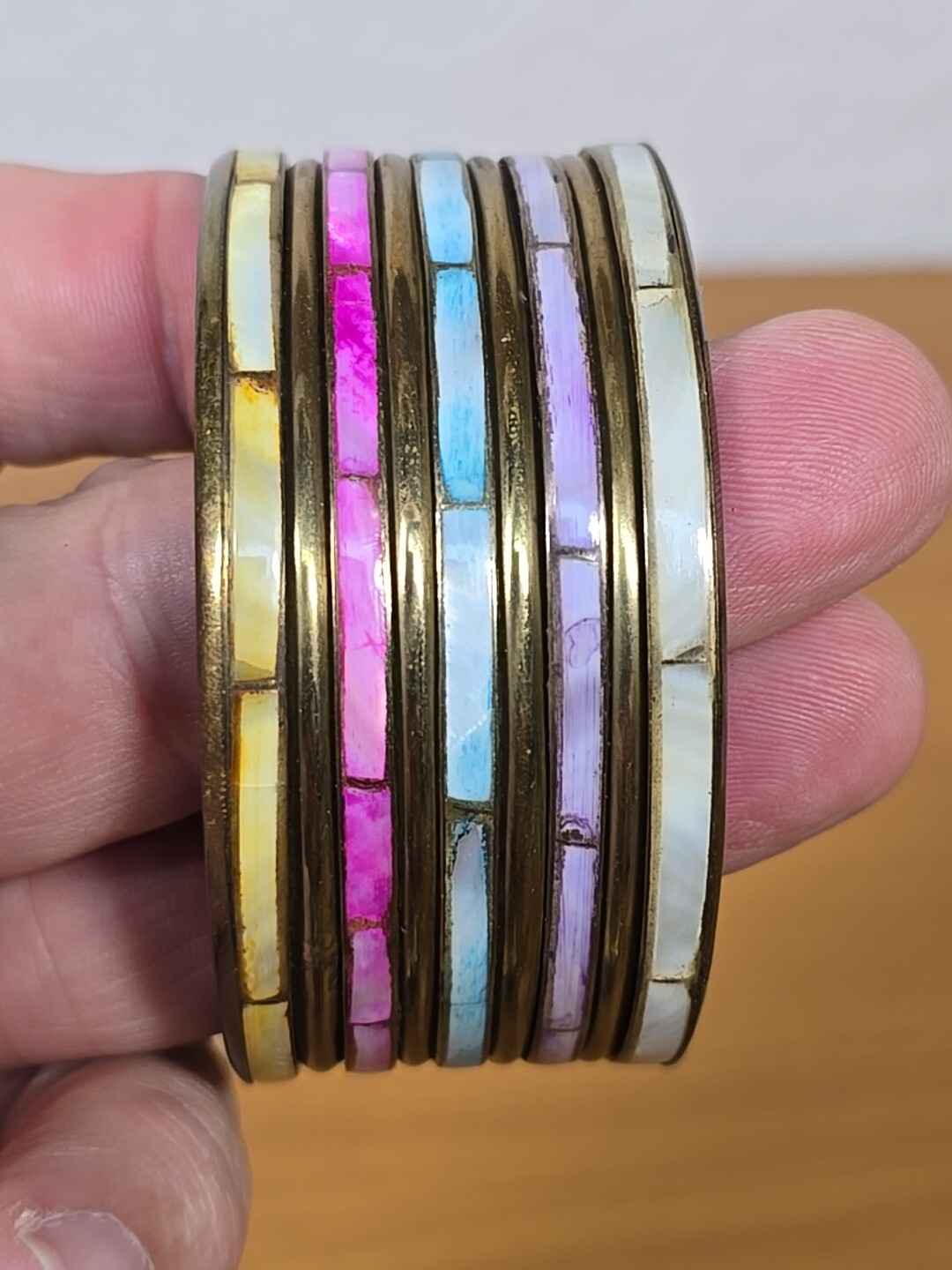 Vtg Brass Bangle Inlay Mother Of Pearl/Abalone Bracelet Multicolor 1.25″ W India