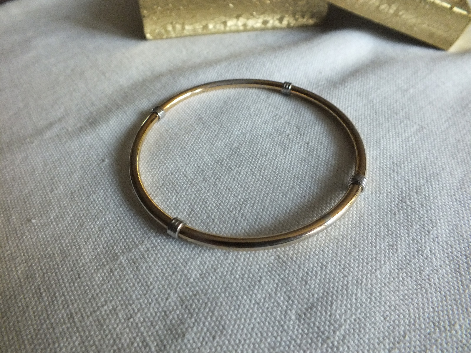 Collectible Bangle Bracelet Gold & Silver Tone 1/8″ Wide x 2 1/2″ Across CUTE