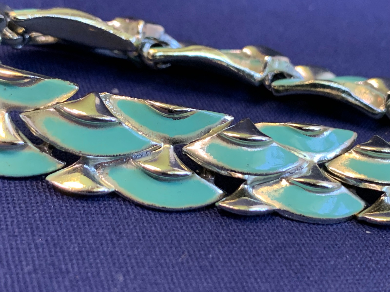 Vtg Coro Necklace 16.5″ Fashion Jewelry Sea Green Enamel Beaded Hook Clasp *READ