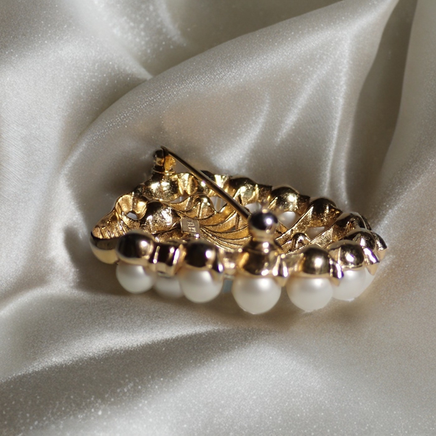 Crown Trifari Brooch with Faux Pearl & Rhinestone Accents Seahell Signed Pin
