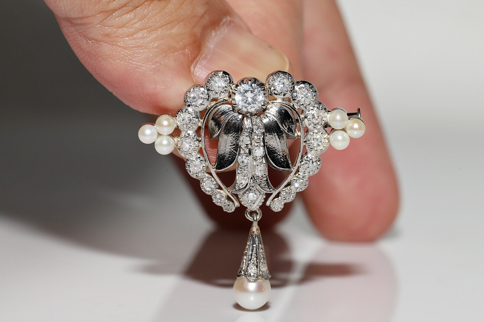 Antique Circa 1920s Platinum Art Deco Natural Diamond Decorated Brooch