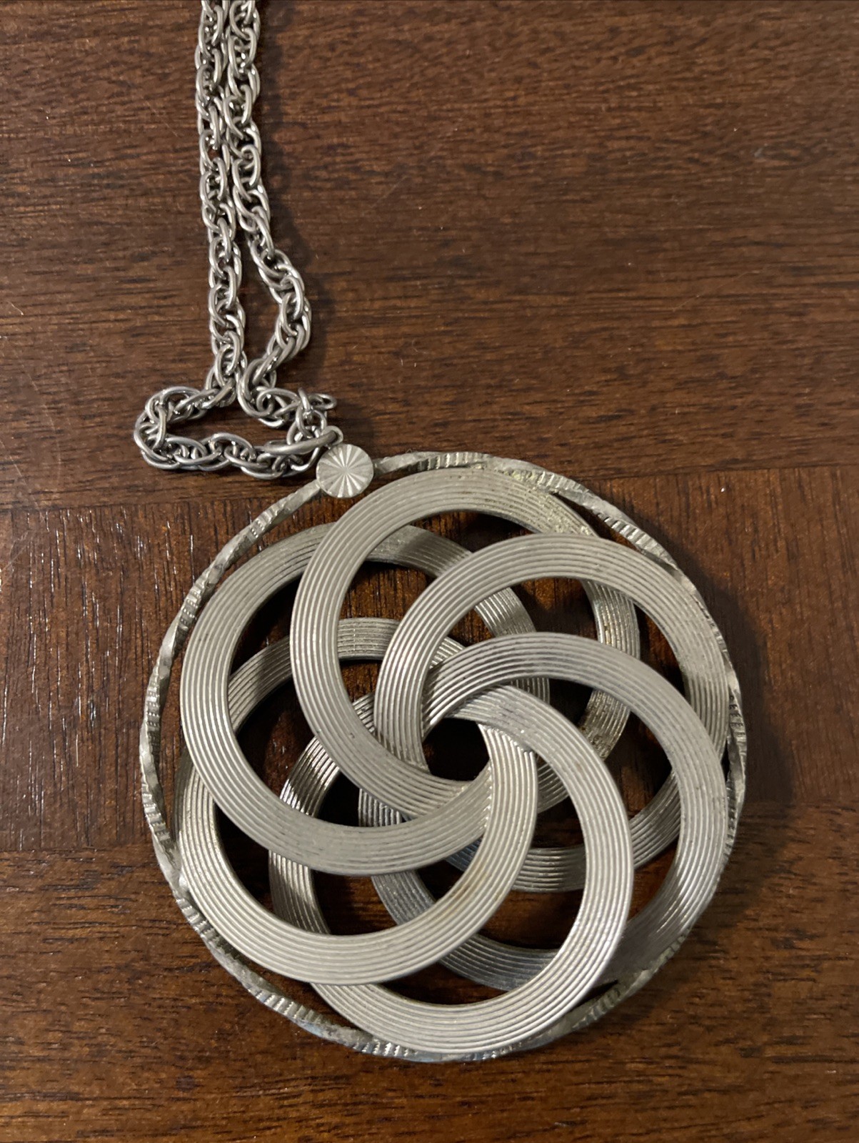 Vtg Silver Tone Pendant Necklace Women’s Round Geometric Infinity 3” Diameter
