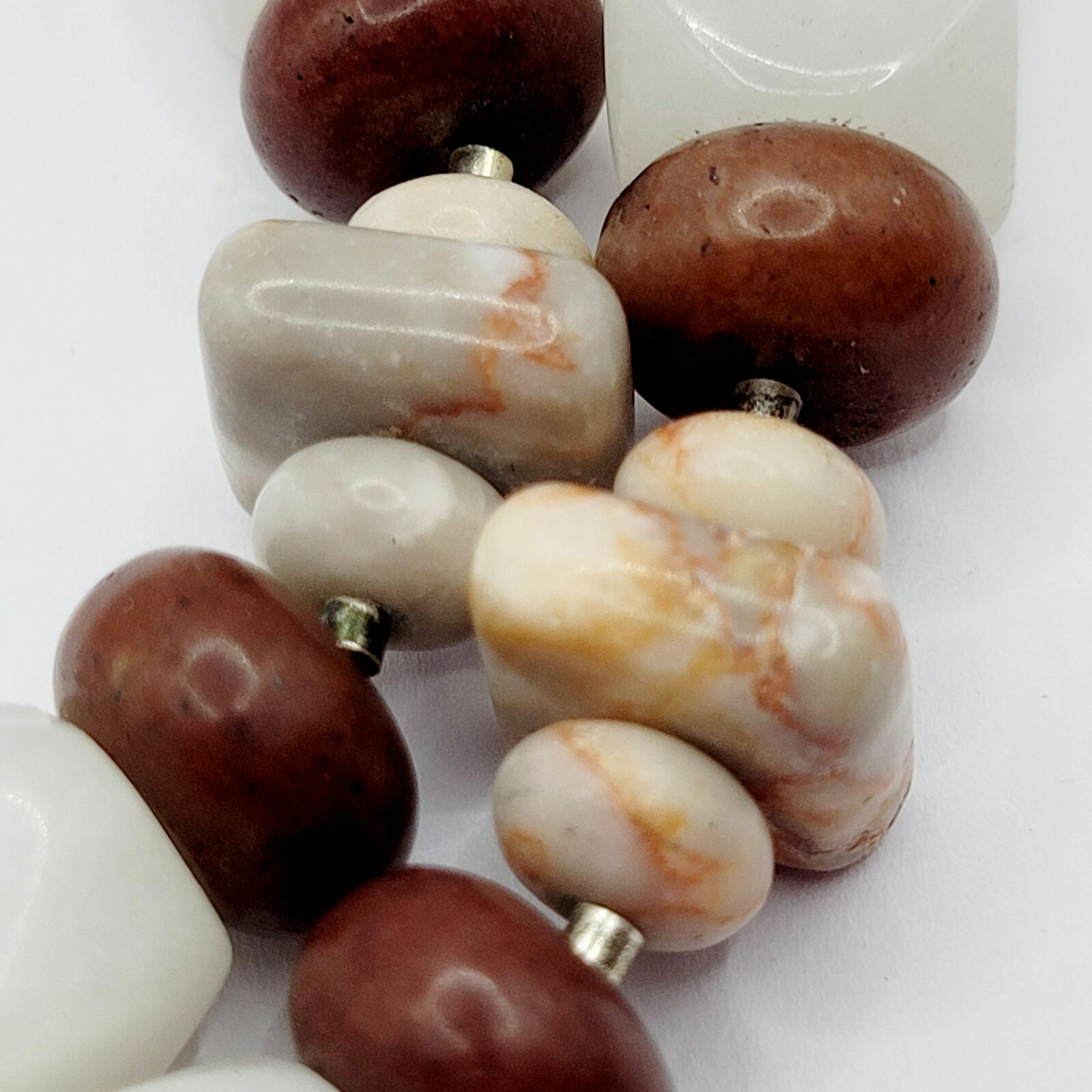 Southwest Style Crafted Brown Hued Jasper with White Quartz Silver Tone Necklace