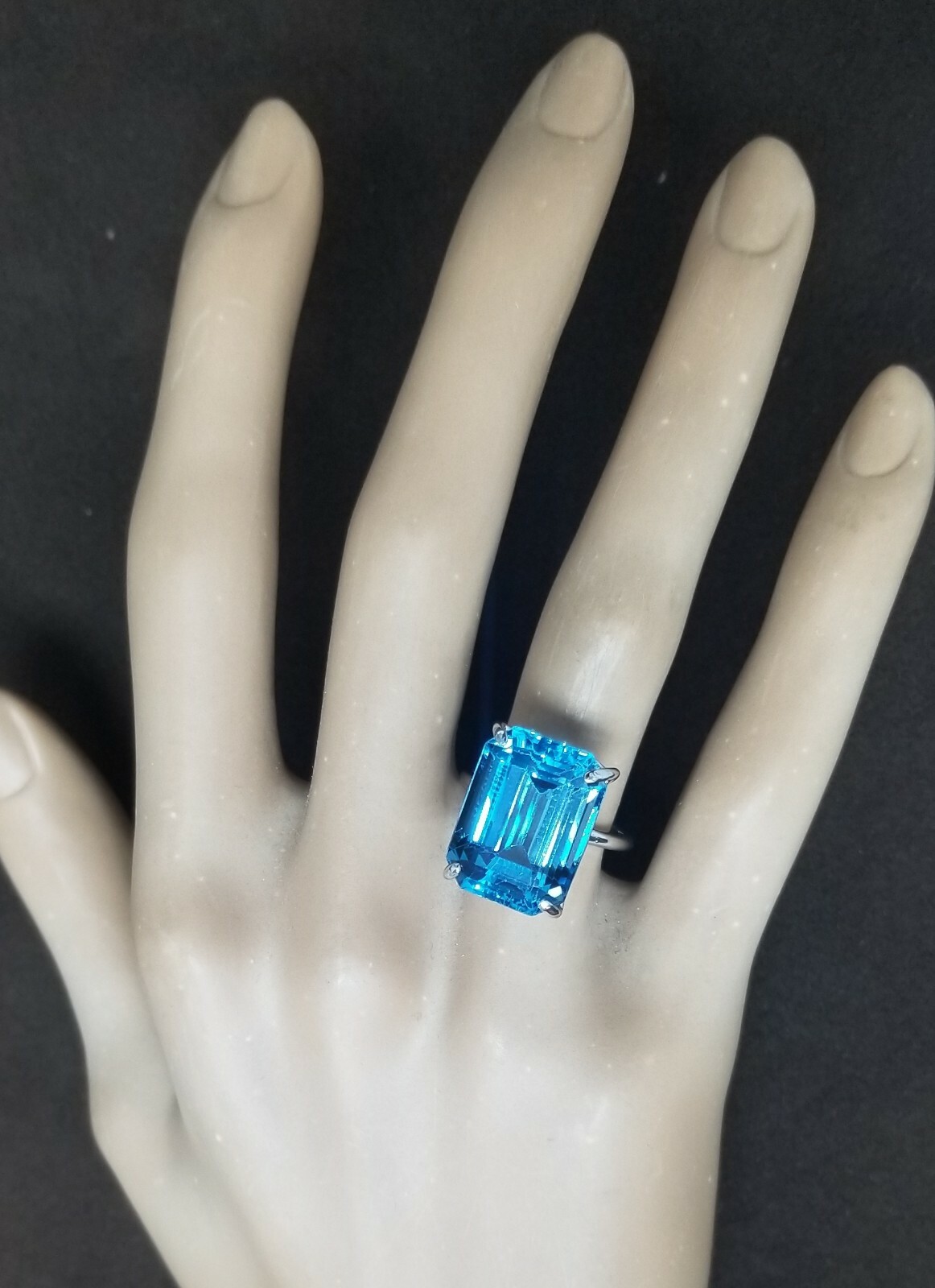 Vintage 14K White Gold Engagement Ring 14.57CT. Blue Topaz Rectangular Shape