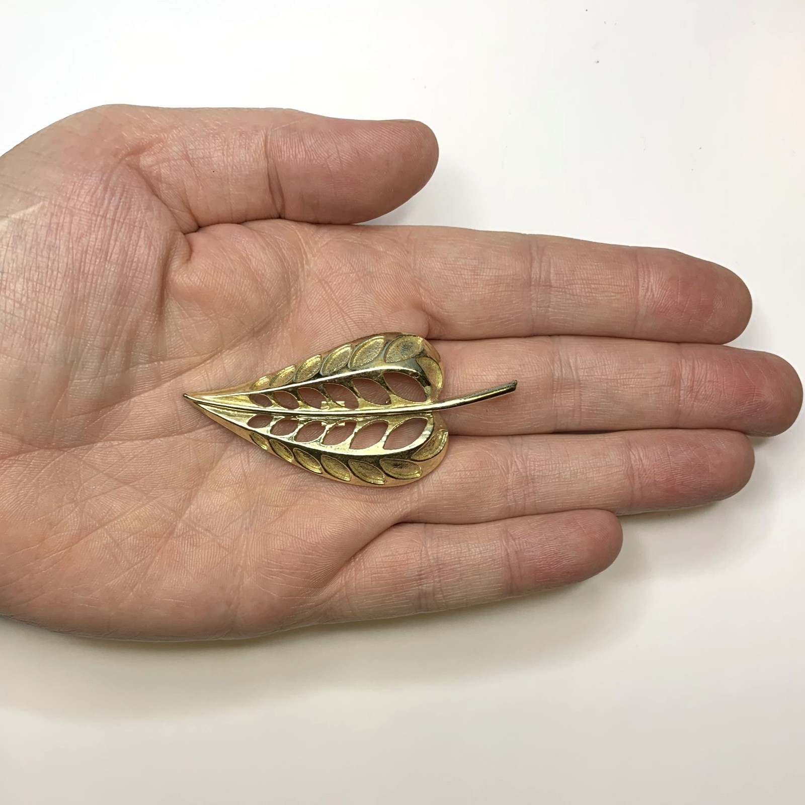 Lot of 3 Vintage Gold Tone Leaf Brooches 2.5” – 2.75”