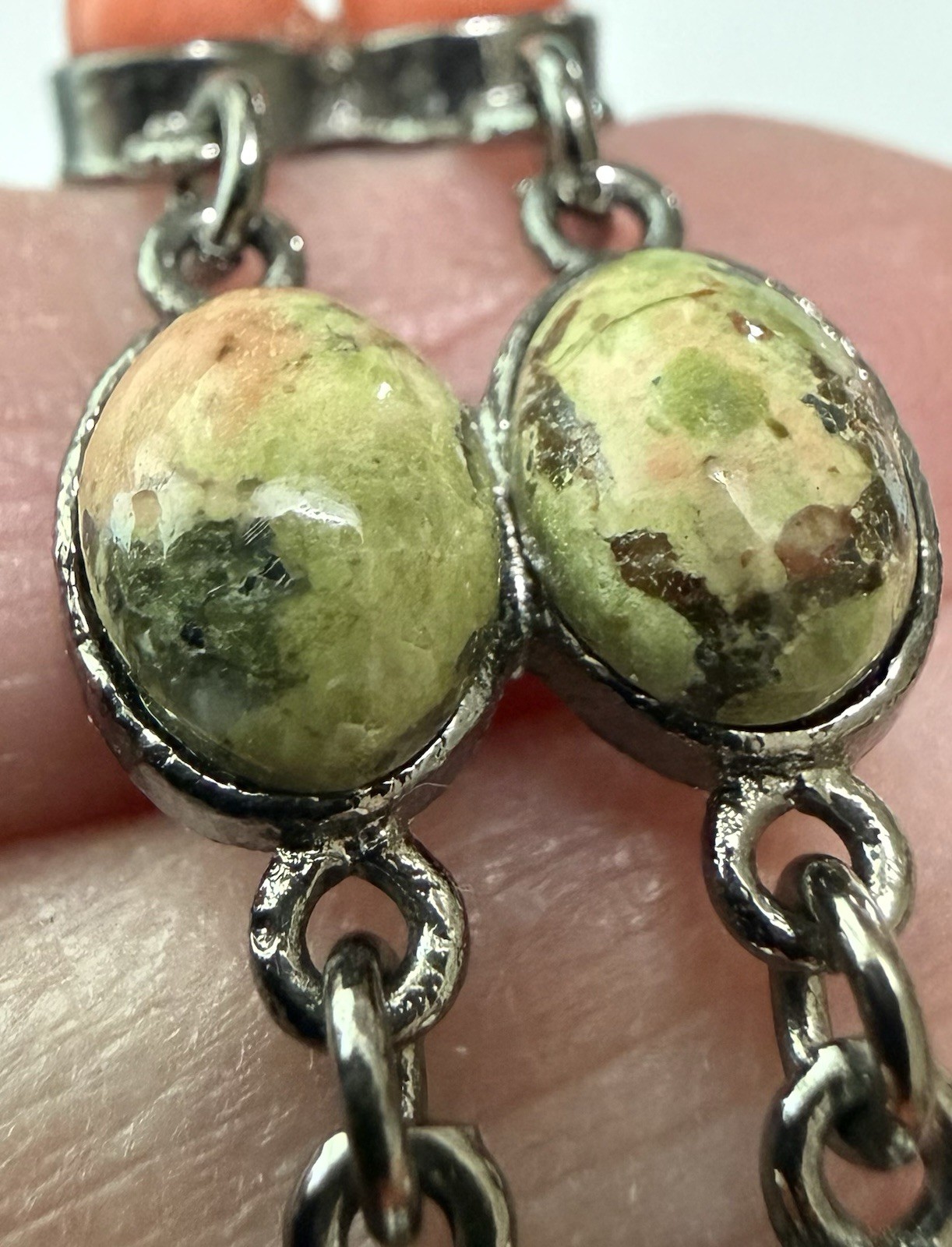 Vintage Oval Green Unakite & Round Salmon Pink Bead Gunmetal Link Bracelet 7”