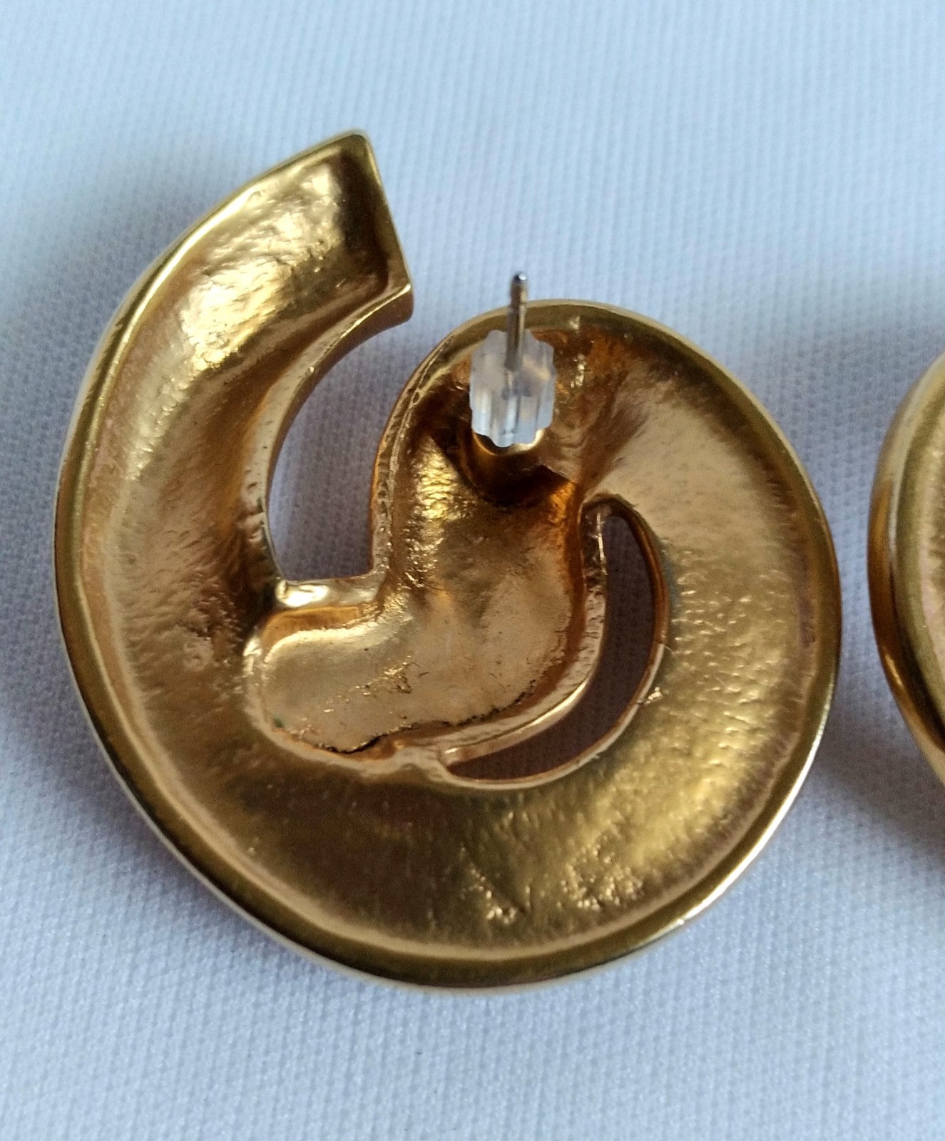 Vintage Round Swirl Ribbon Brushed Gold Tone Statement Earrings Pierced Ears