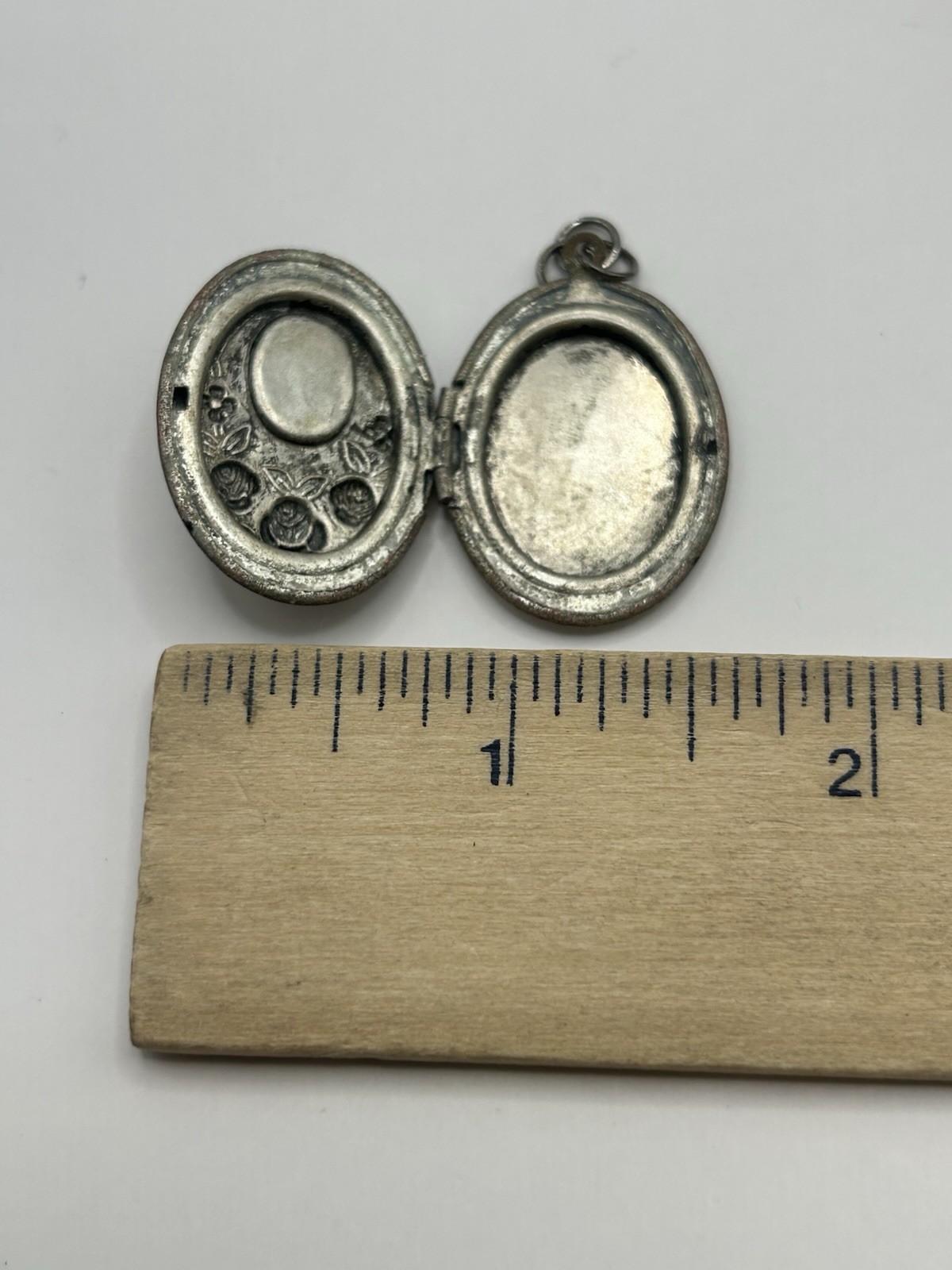 Vintage Silvertone Mona Lisa Cameo Locket Pendant Art Portrait Estate Jewelry