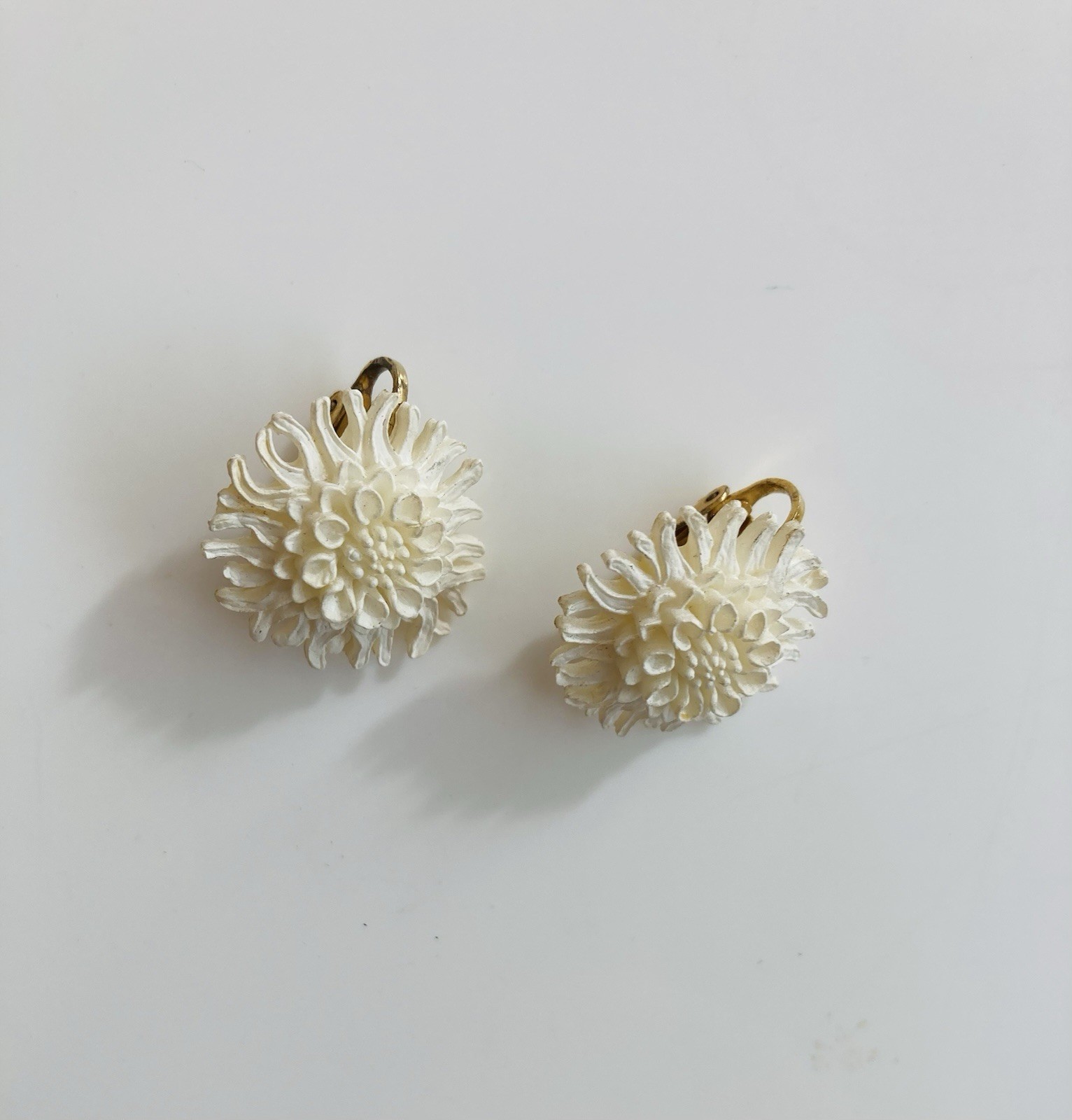 Vintage mid century MCM white celluloid floral clip on earrings