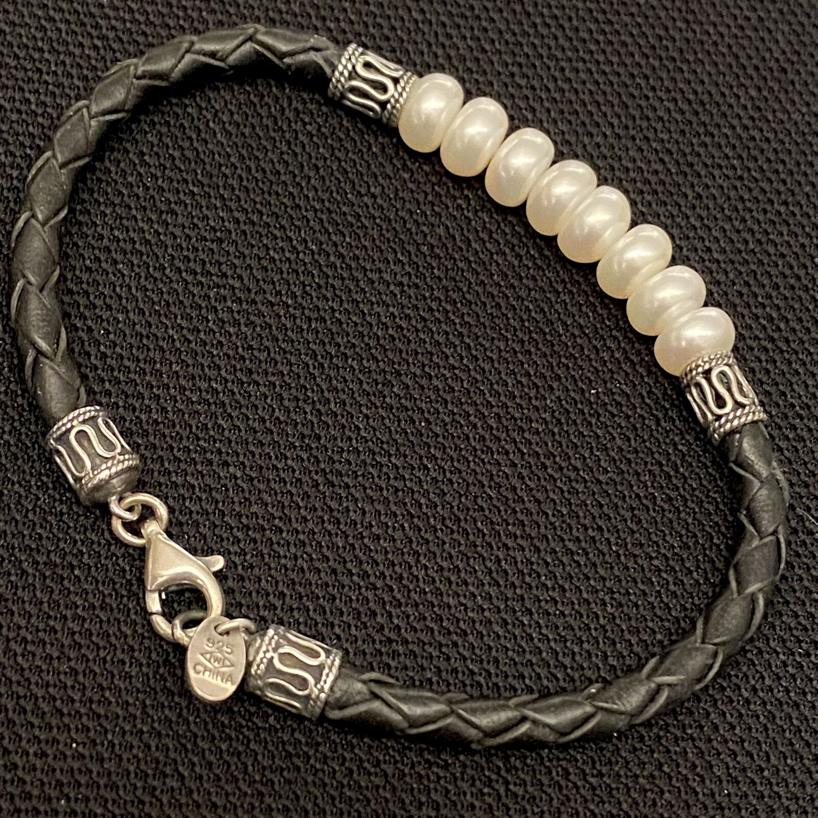 BEAUTIFUL ESTATE STERLING SILVER BUTTON PEARL LEATHER CORD BRACELET 7 3/4” LONG
