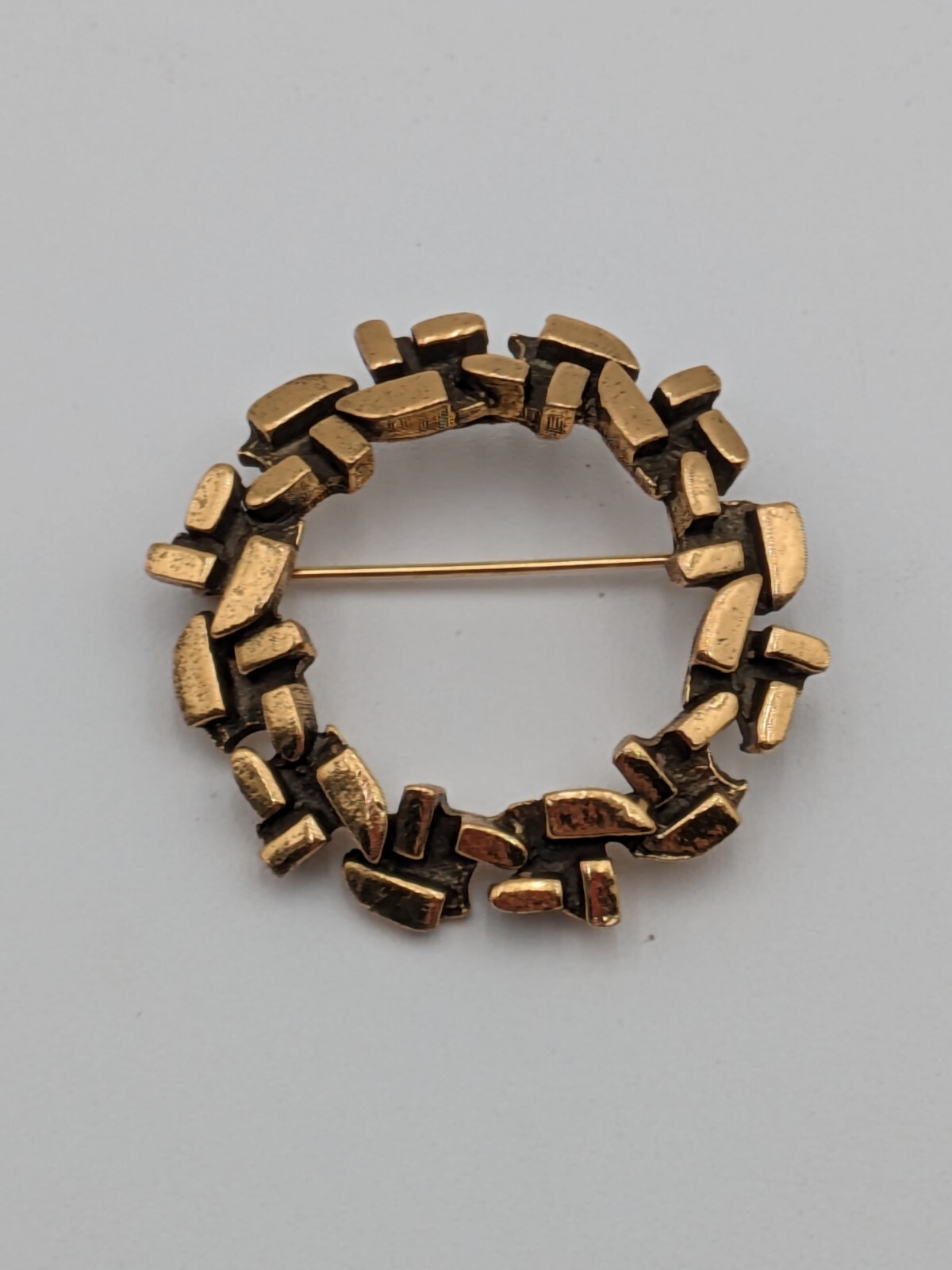 Vintage ROBERT ZENTALL Brutalist Metal Abstract Brooch Gold Tone Round Wreath