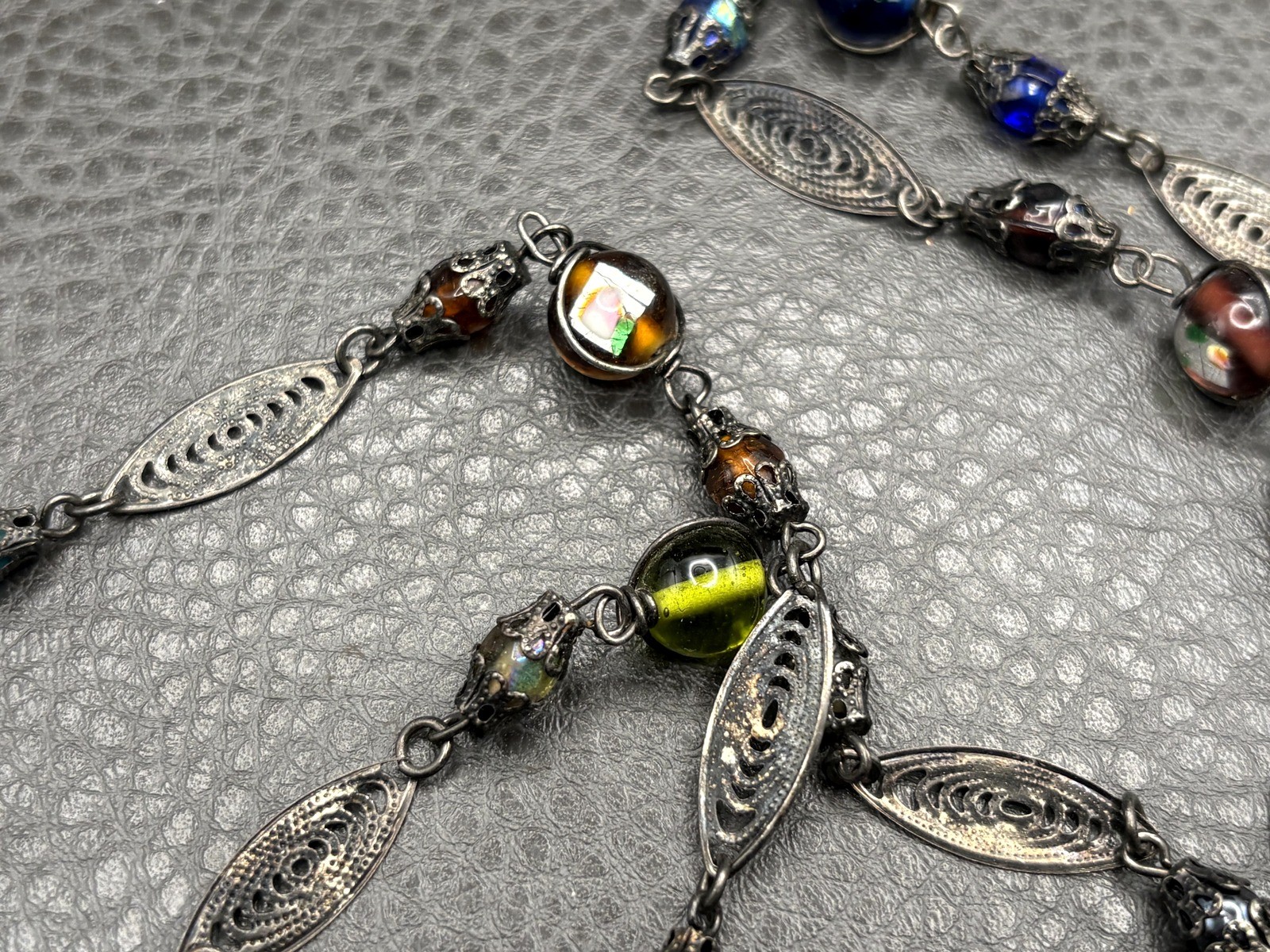 Vintage Spun Silver Venetian Foil Glass Bead Silver Tone Chain Necklace 42″
