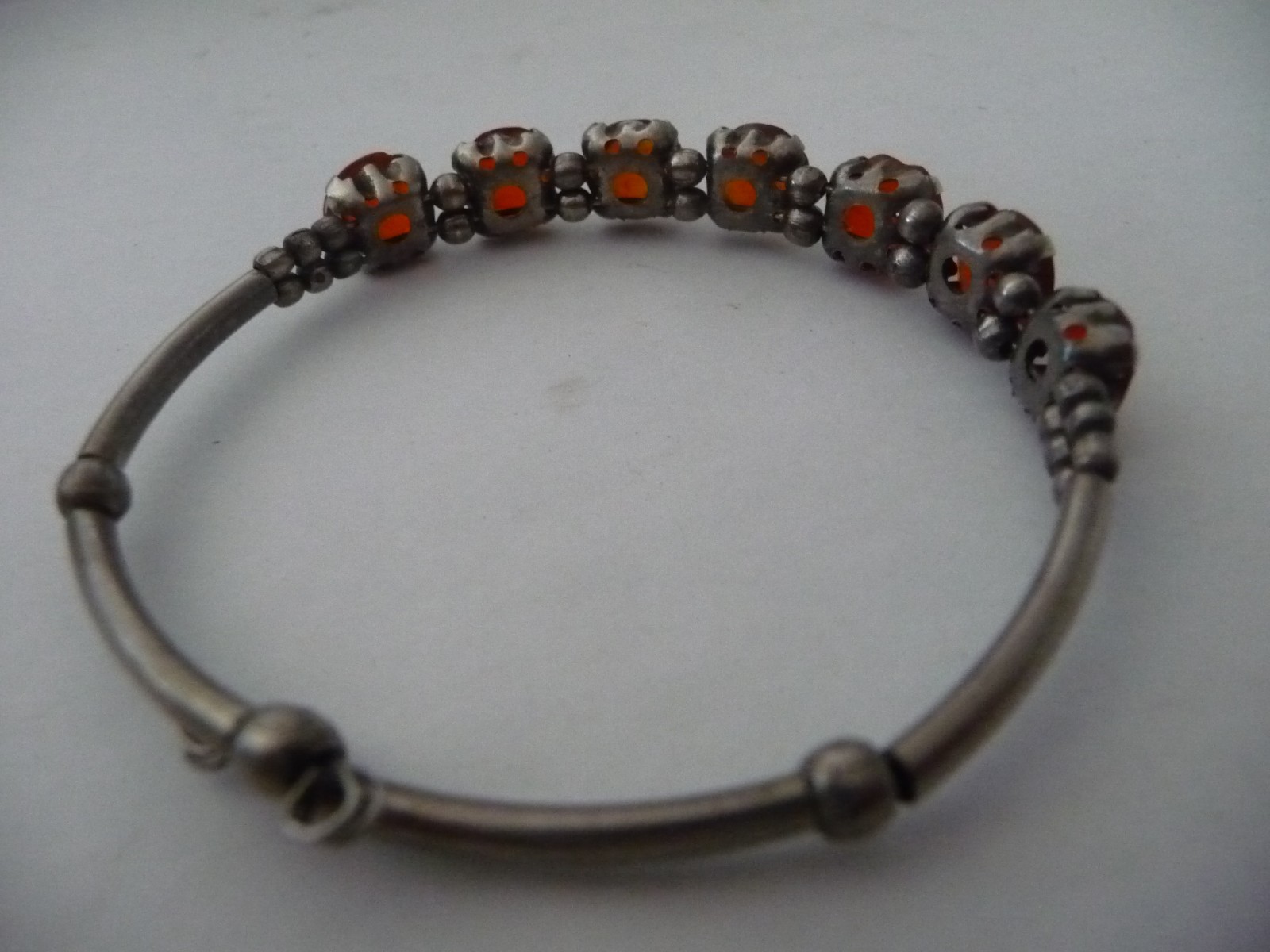 SILVER TONE WRAP AROUND W ORANGE STONE 1/4” W BRACELET #20/12