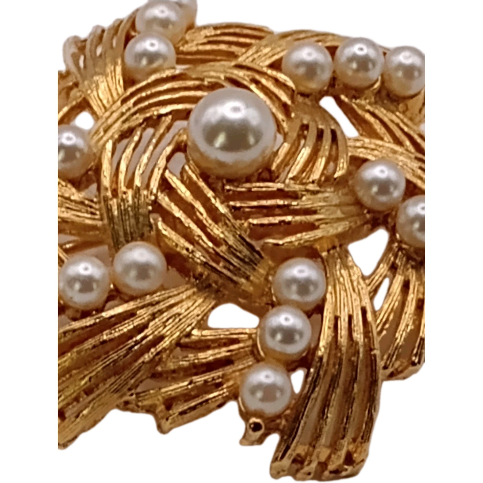 Vintage Gold Tone Textured Ribbon Brooch Swirl Faux Pearl MCM Pin 1 1/2 D