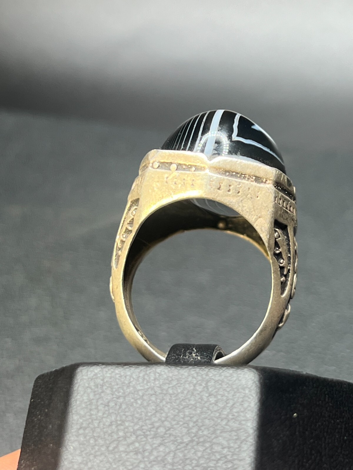 Old Natural Handmade Black & White Agate Silver Ring, Weight 24.54 gr