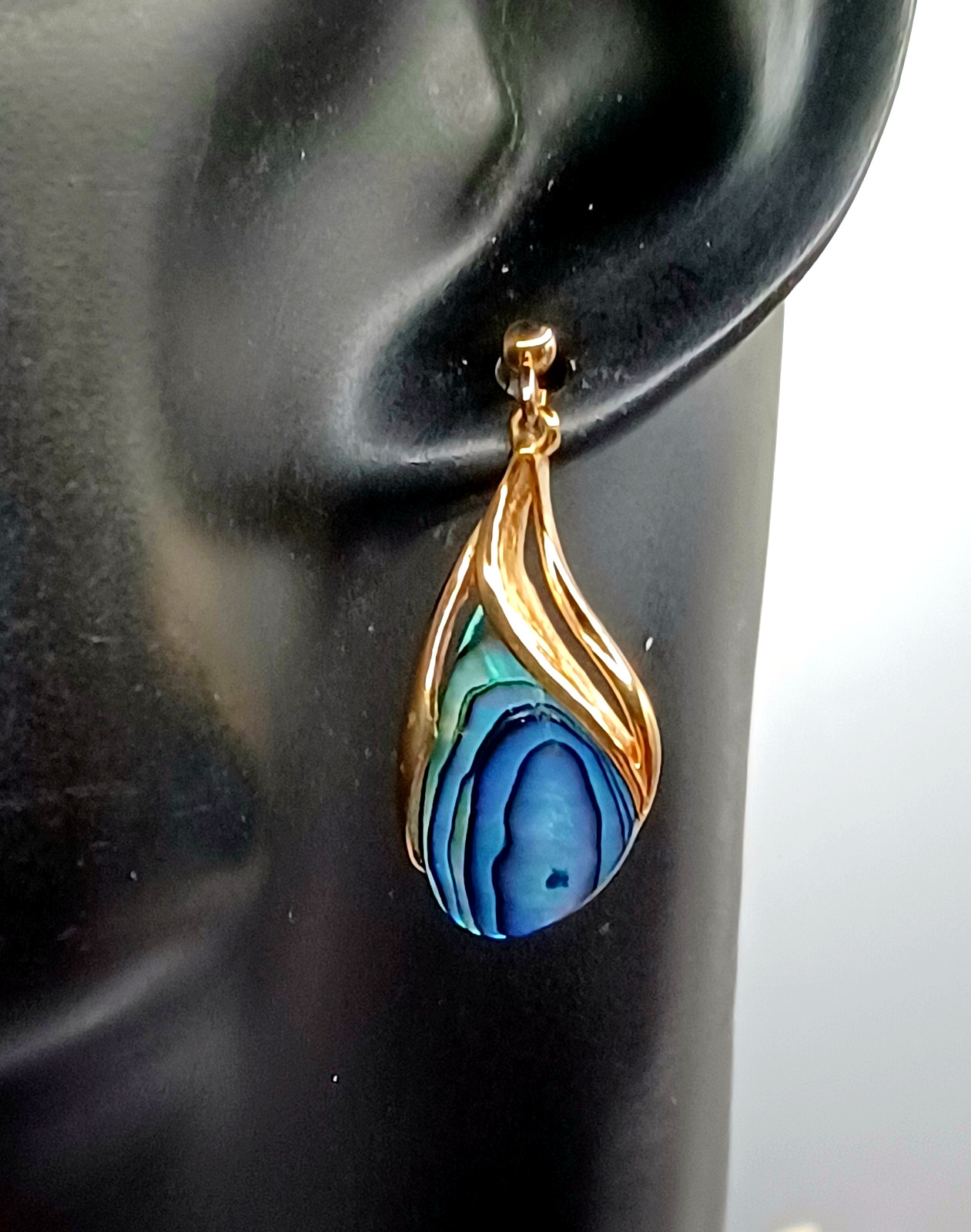 Ariki Paua Abalone Shell Earrings Dangle Gold Tone “Swoosh” Design New Zealand