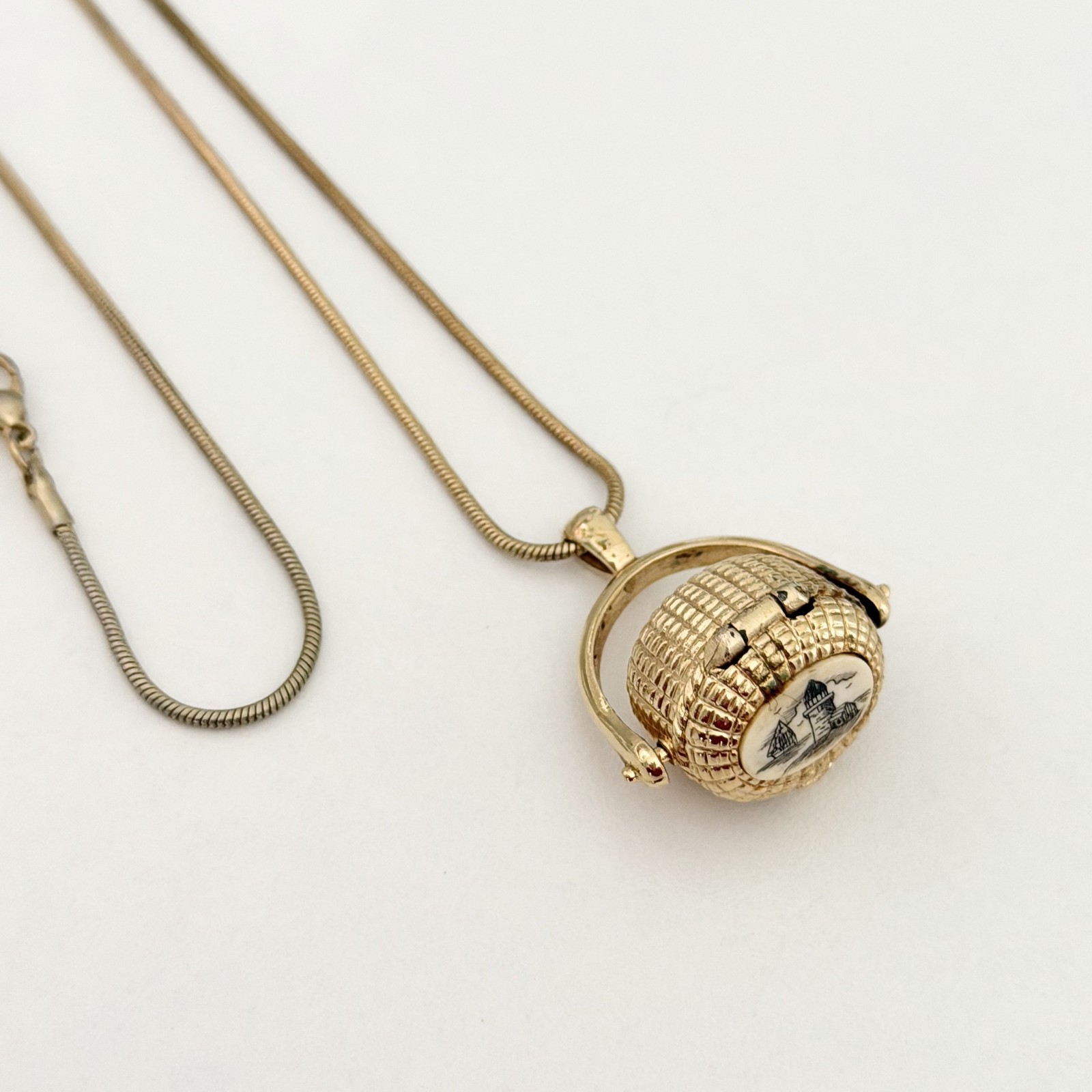 Vintage Gold Tone 3D Picnic Basket Locket Pendant (Opens) Chain Necklace 24″