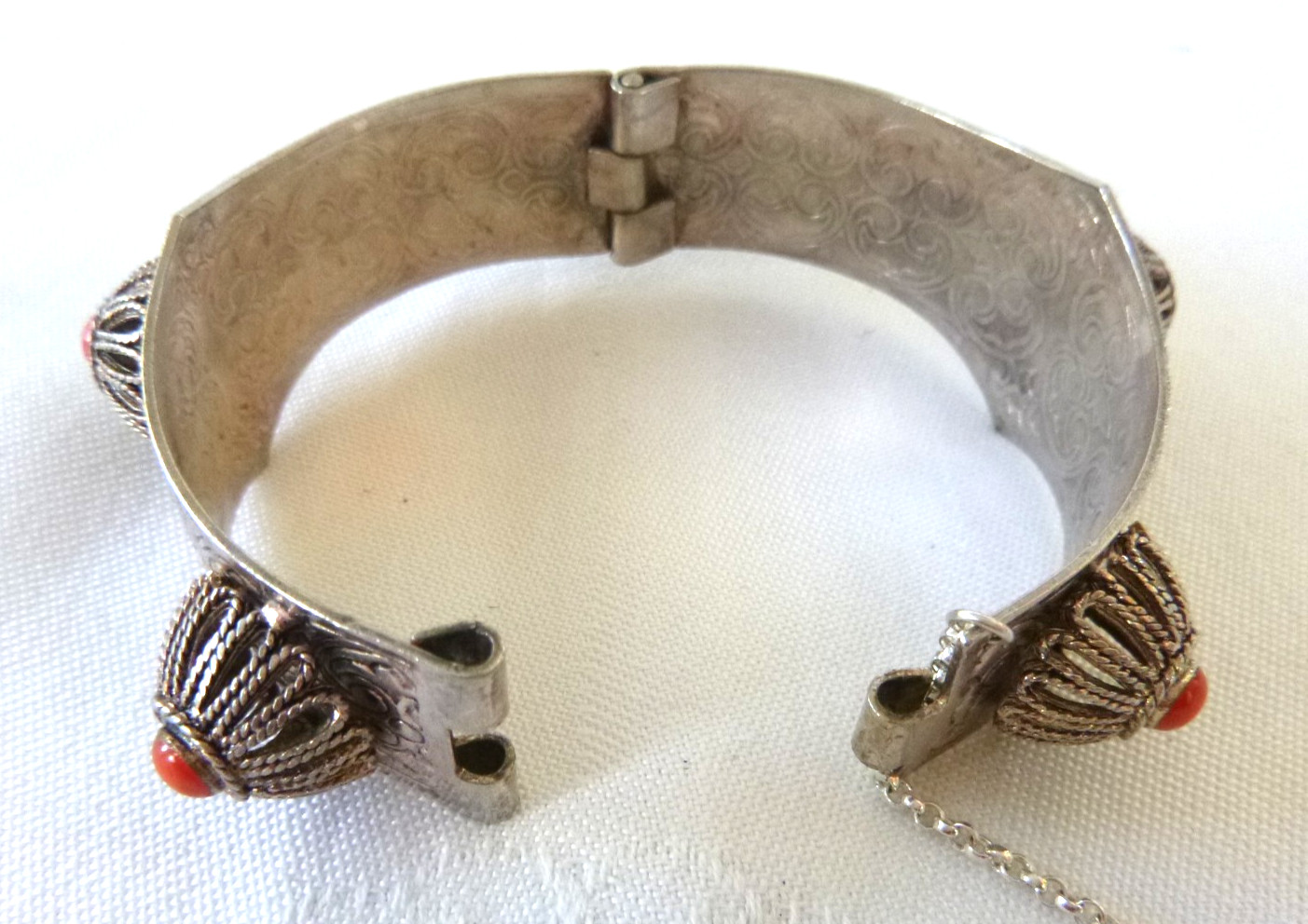 Vtg 800 Silver Ethnic Bracelet Etched Design Red Coral Pin-Pull Clasp 7.25″