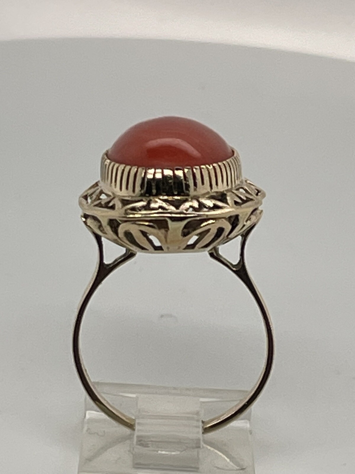 Vintage 18k Yellow Gold 17.5mm by 12mm Oval Coral Filigree Ring, Size 7 – 7.2 Gr