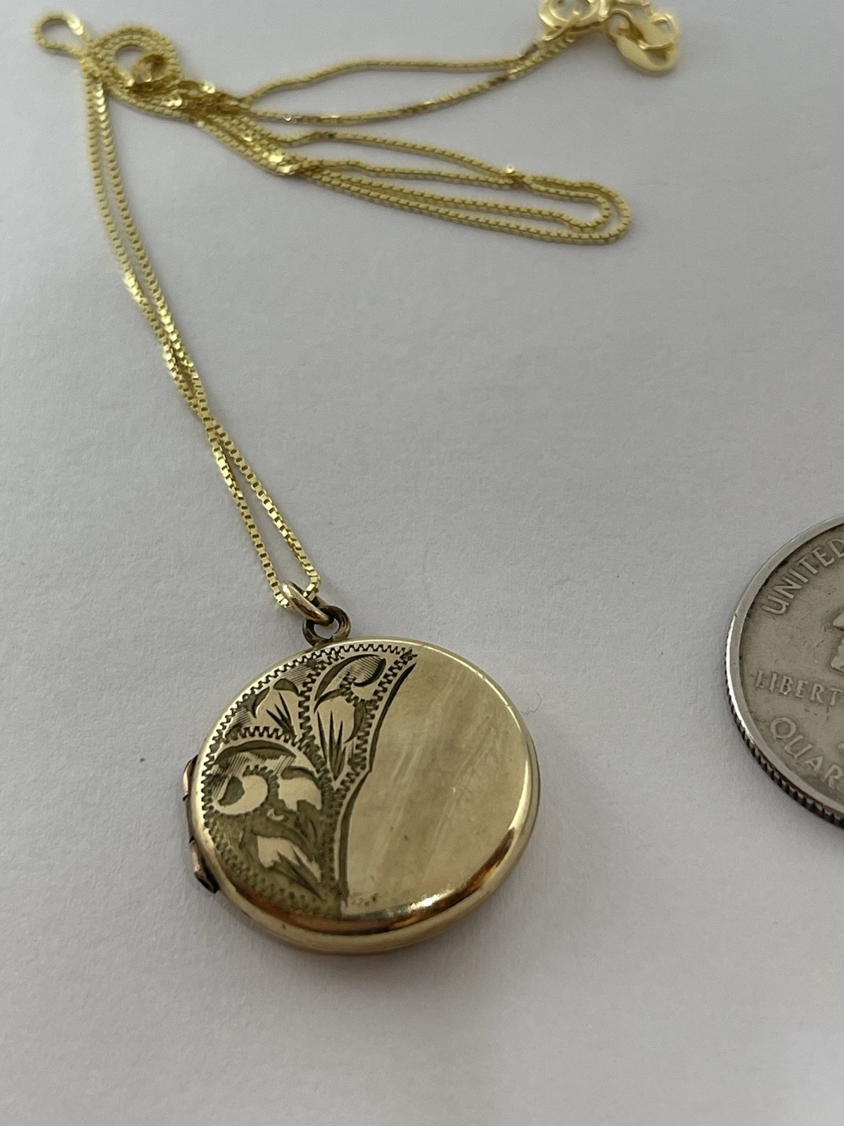 Art Deco Rolled Gold Heart Round Locket Engraved Leaf Fronds Design Pendant