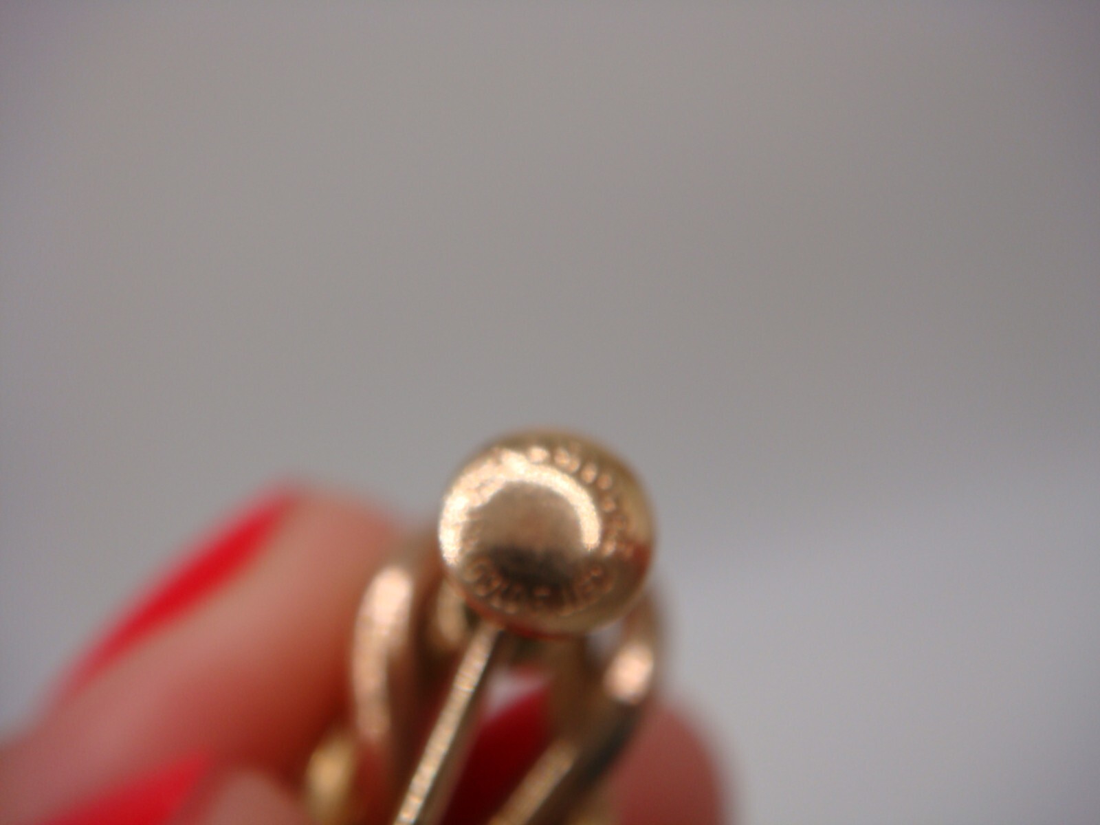VINTAGE SIGNED CATAMORE 1/20 12K GOLD FILLED DUAL TONE KNOT SCREW BACK EARRING