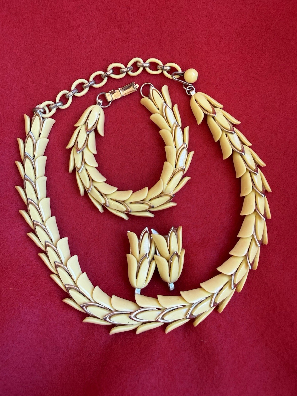 Vintage Pale Yellow Coro Jewelry Set. Necklace , Bracelet , & Screw on earrings