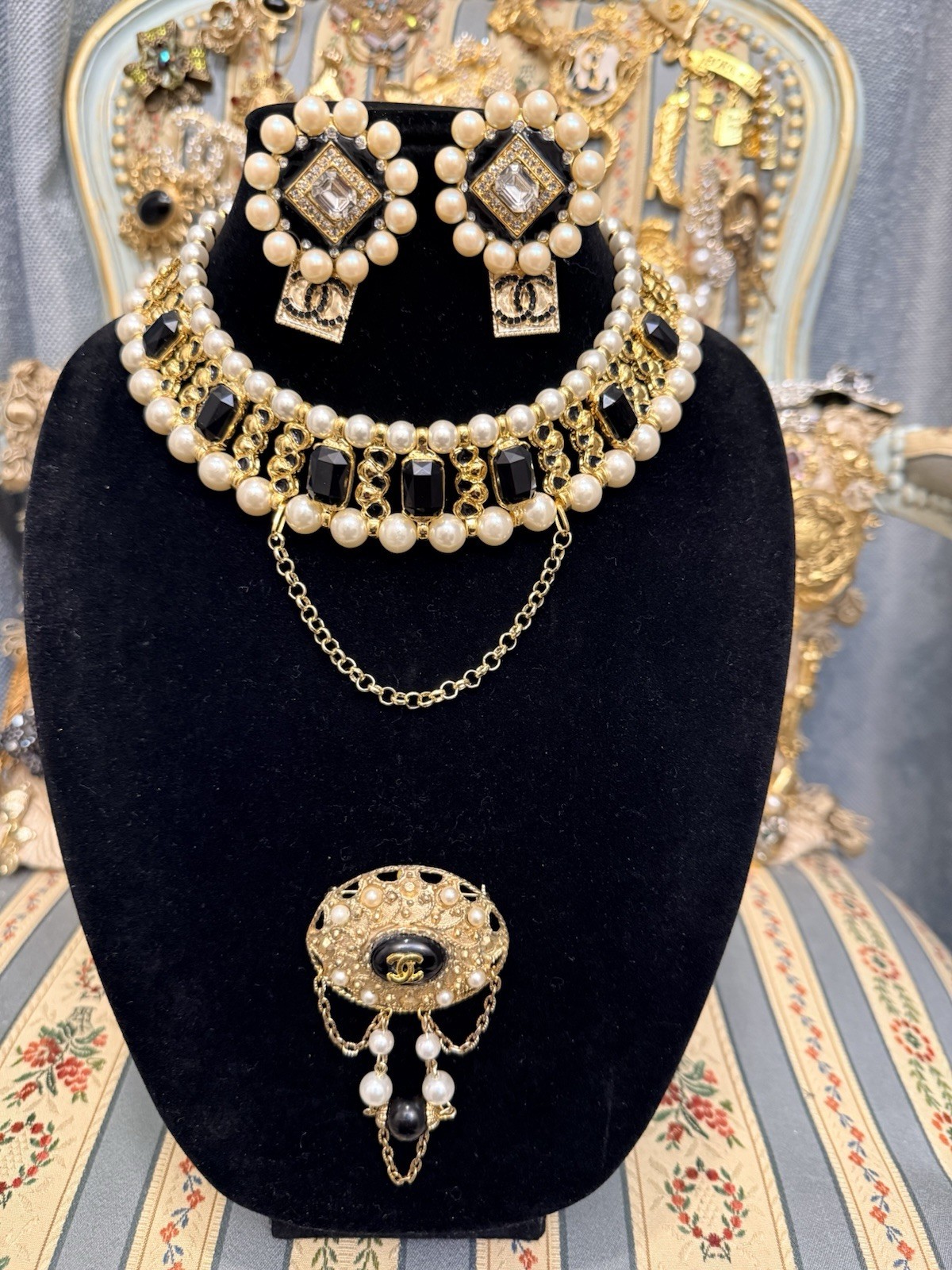 „Midnight Paris – Layered Black & Gold Vintage Statement Set”