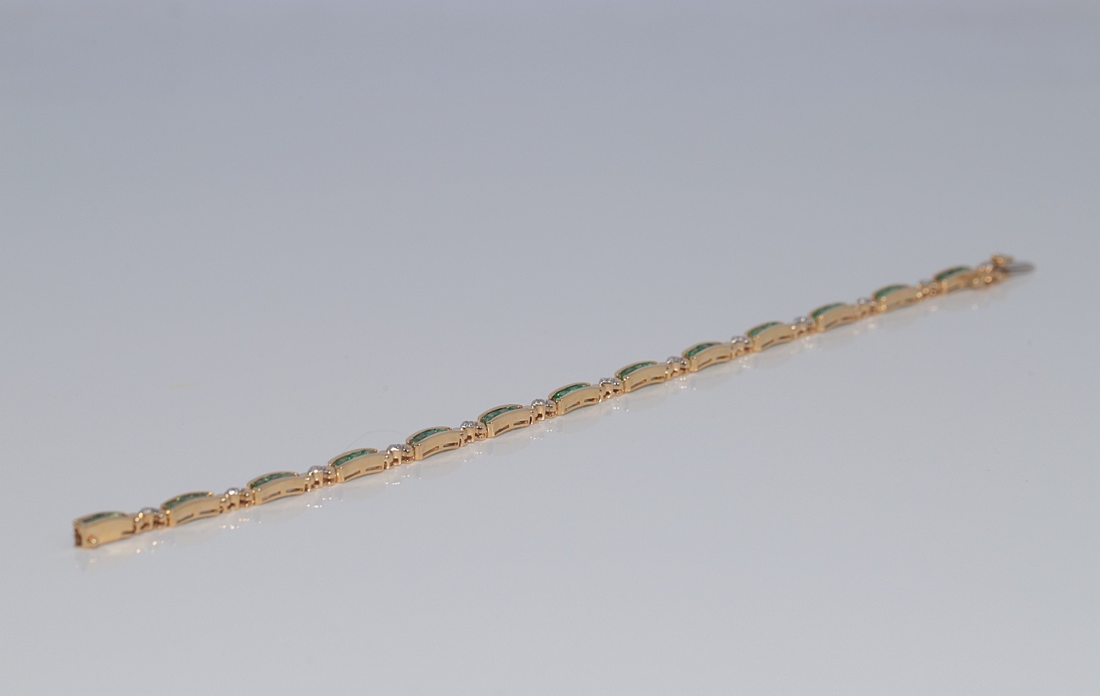 Vintage Circa 1980s 18k Gold Natural Diamond And Caliber Cut Emerald Bracelet