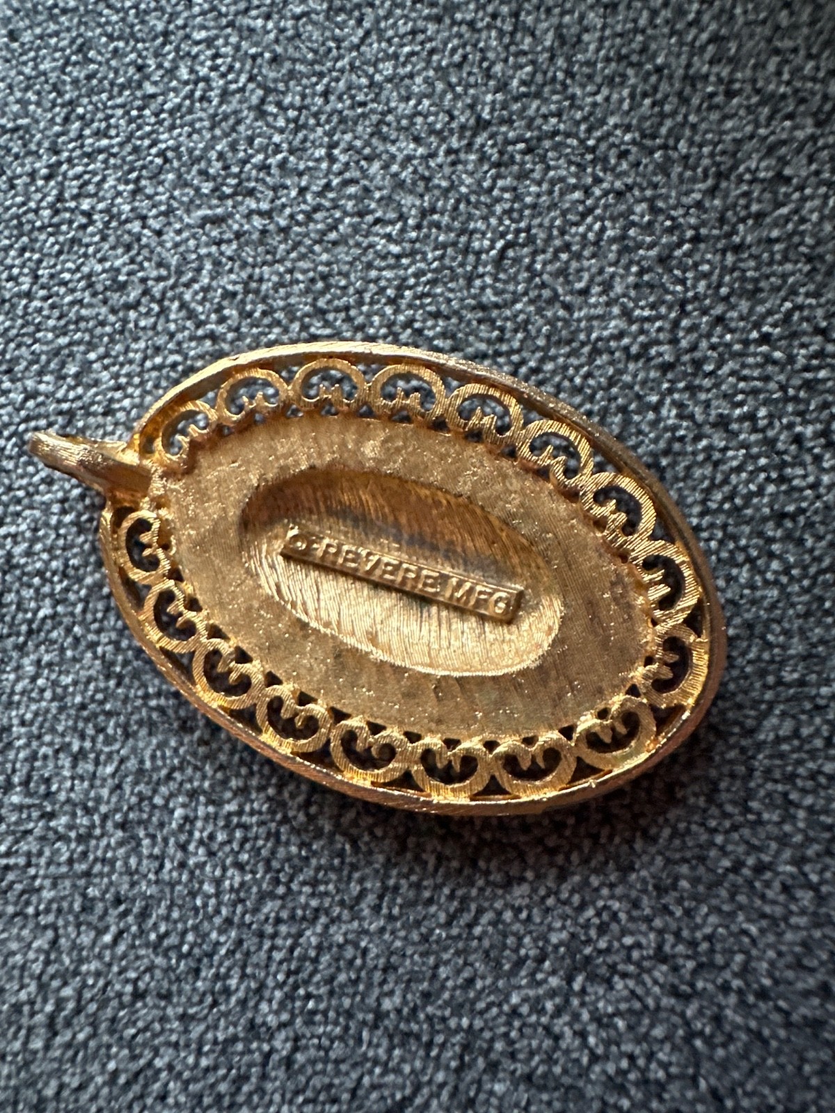 Vintage Revere MFG gold tone oval necklace