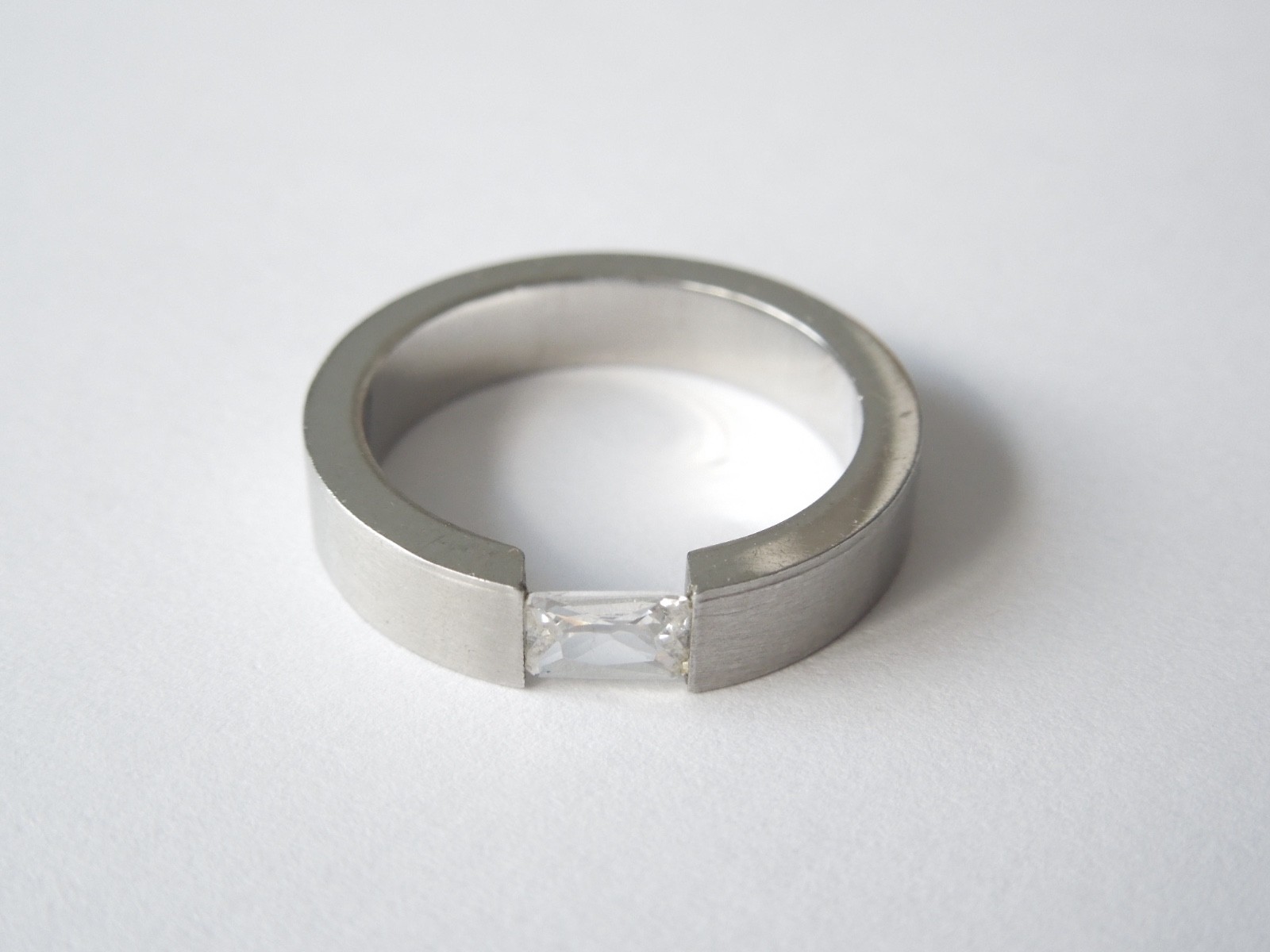 Design Ring Silver-Colored With Clear Stone Tension Setting 4.7 G/Size 61