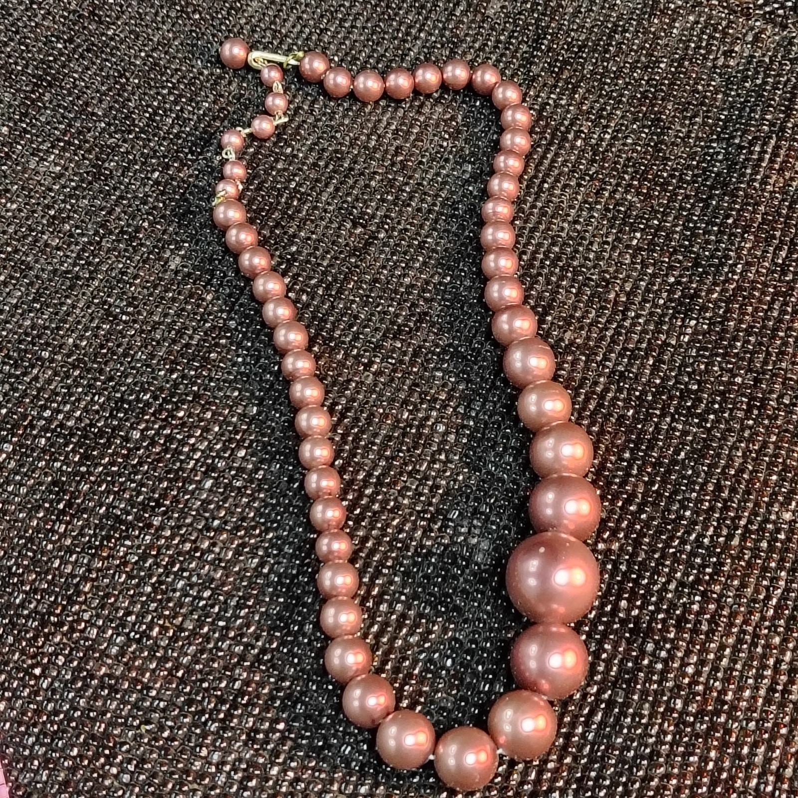 vintage big pink pearls neckless estate hard to find beautifull to any outfit.