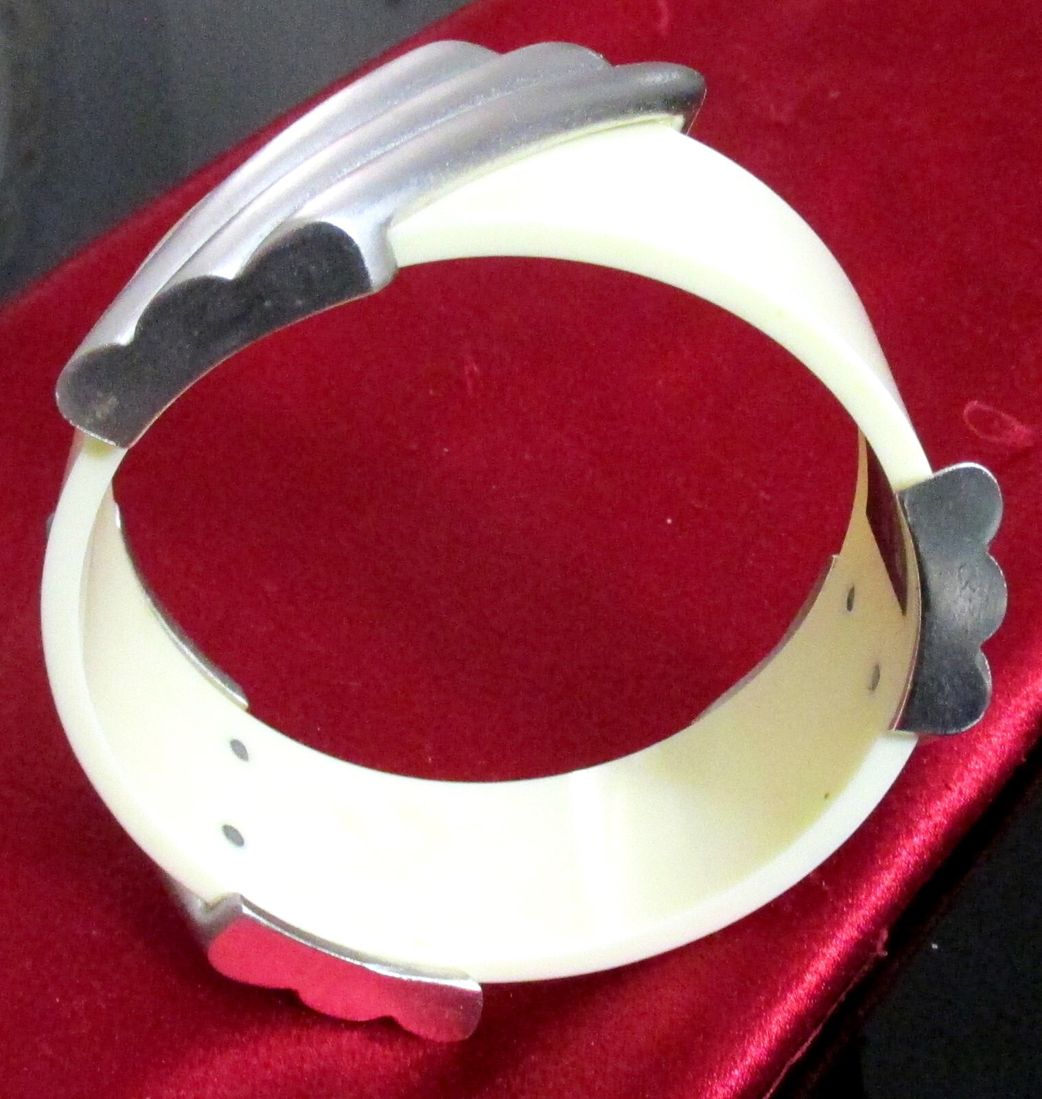 VTG RUNWAY MONET OFF WHITE LUCITE SILVER DECO MODERNIST BRACELET ‘DIRECTIVES’