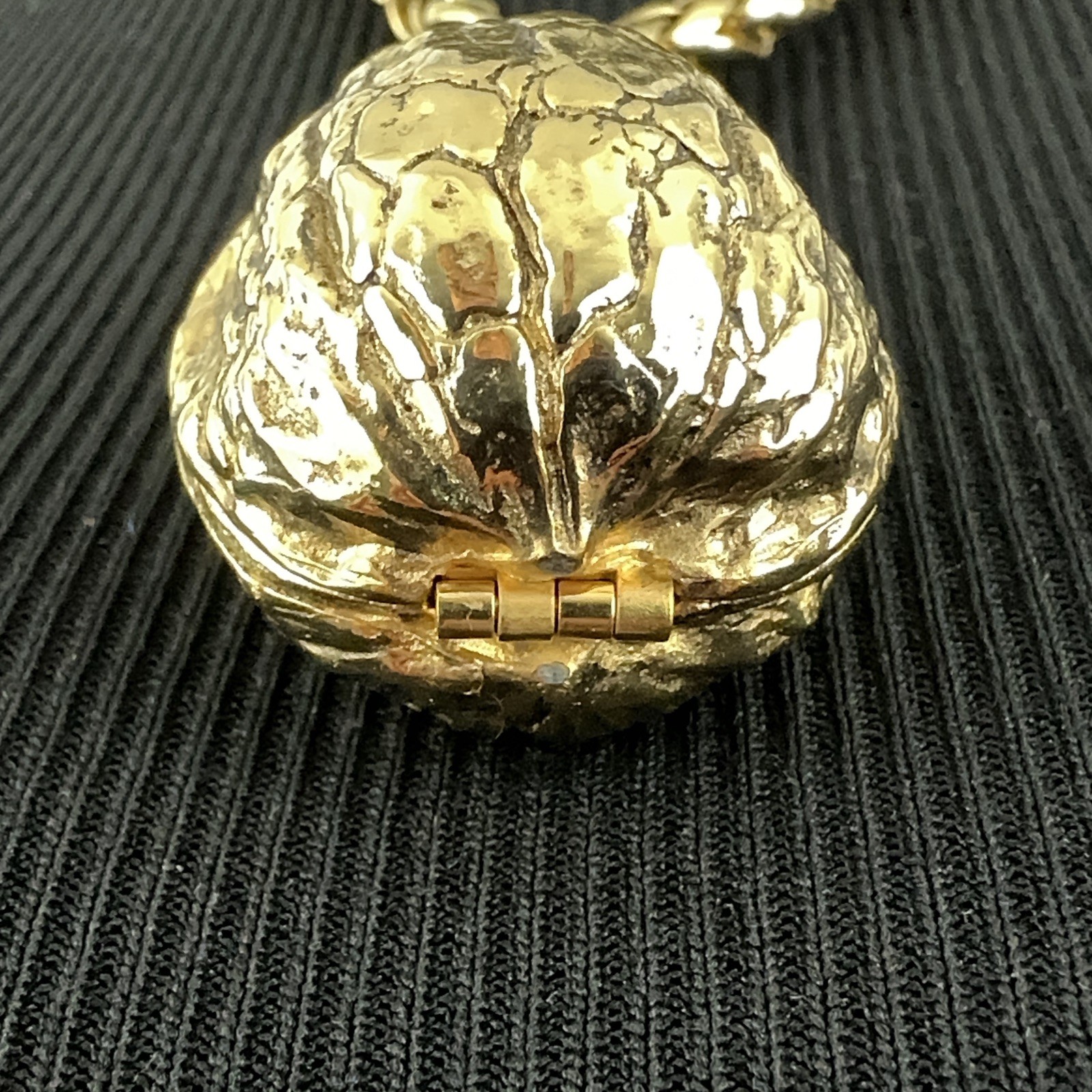 CAROLEE walnut locket necklace – 36.5″ gold-tone wheat chain chunky HTF pendant