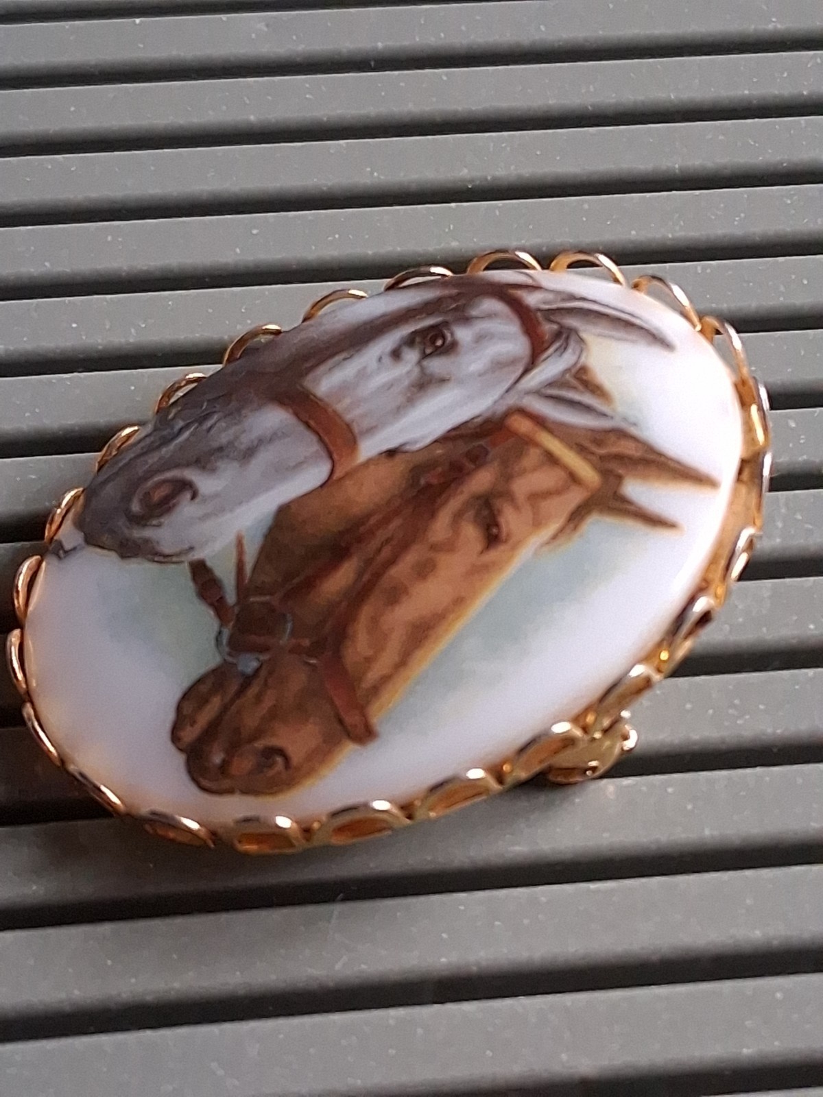 VTG Equestrian Horses Porcelain Cameo Brooch Oval Gold Tone Border Painted Pin