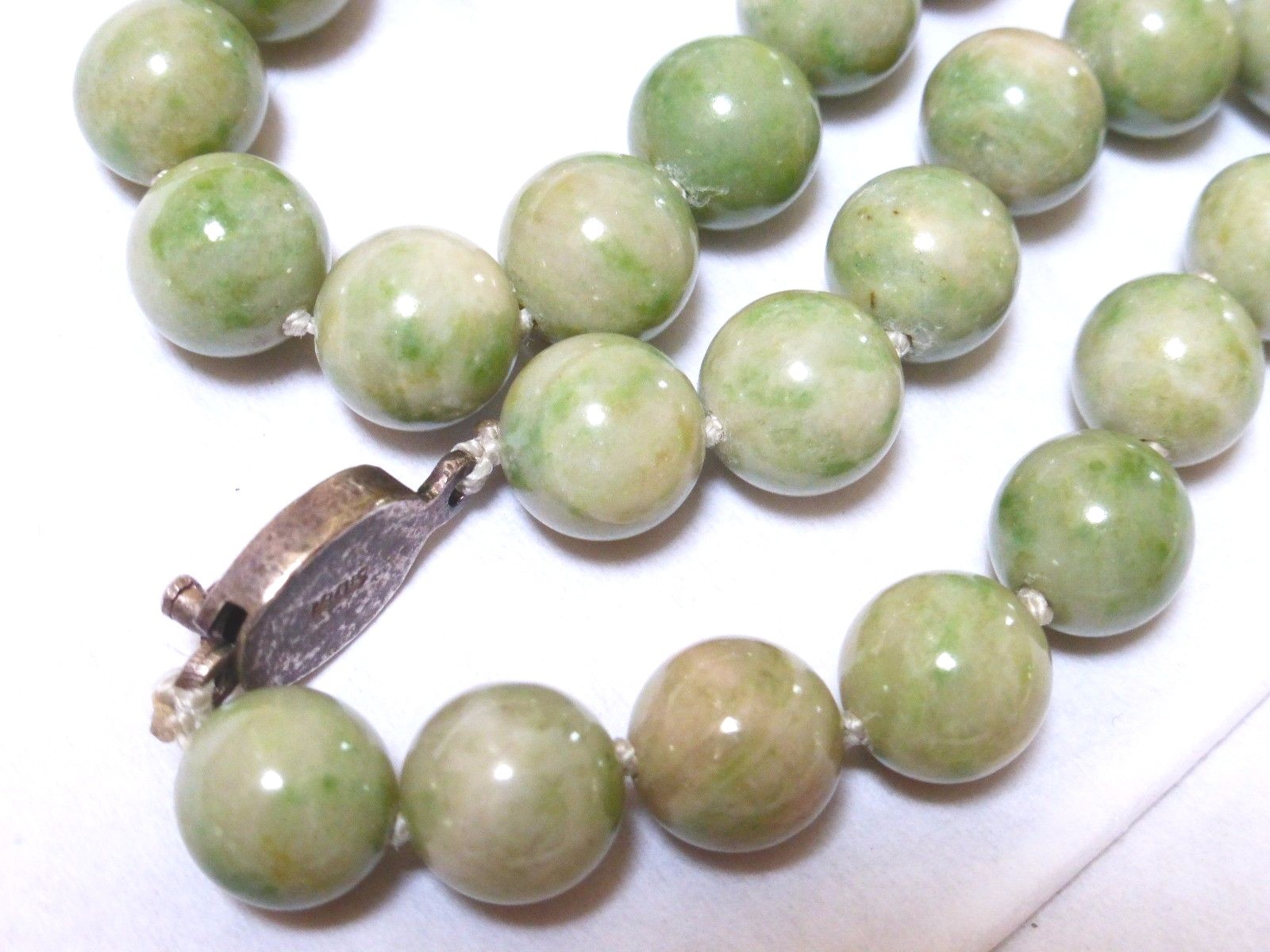 CHINESE VINTAGE Apple GREEN JADE 10mm BEAD NECKLACE, SILVER CLASP, 84 grams