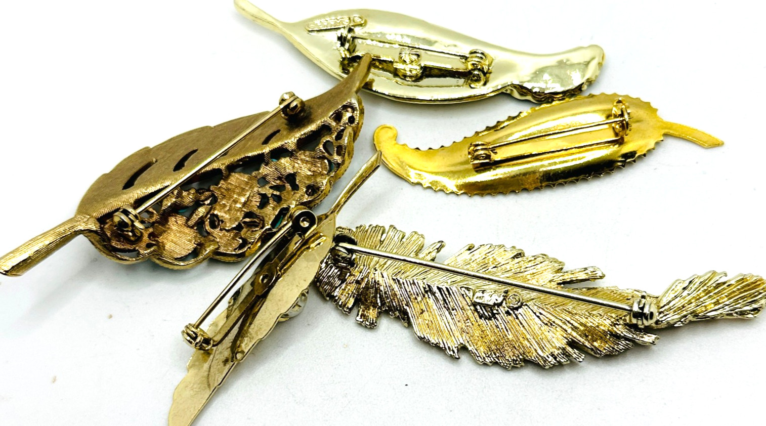 Lot 5 Gold Tone Leaf Brooches – Coro, Gerry’s & Unsigned Capri EUC