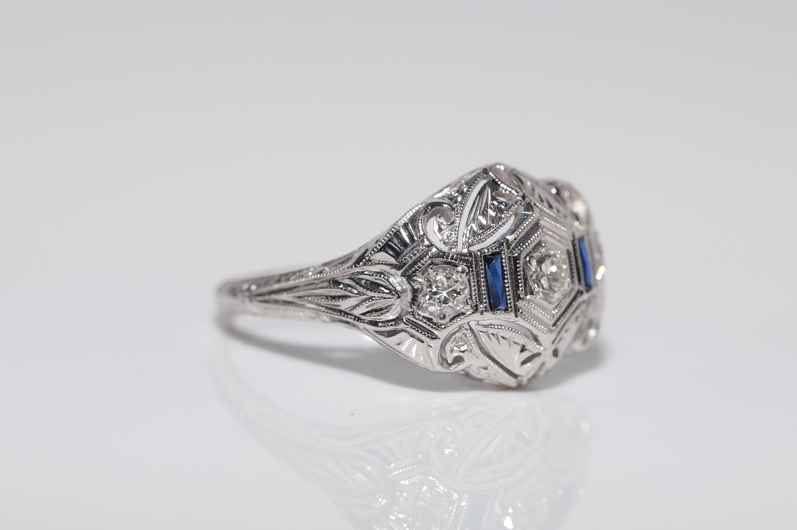 Antique Circa 1920s Art Deco 18k Gold Natural Diamond And Sapphire Ring